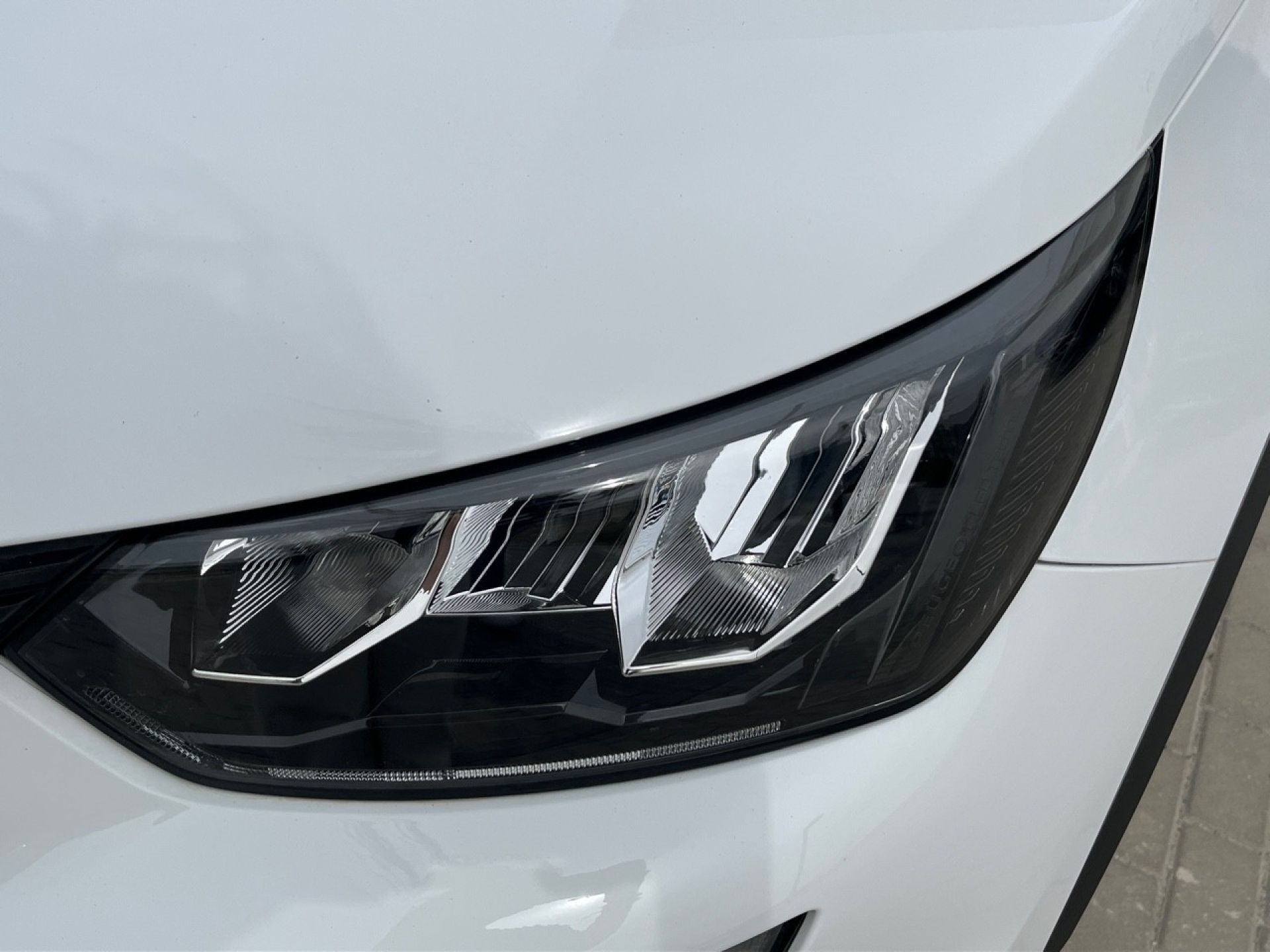 Peugeot 2008 - 9