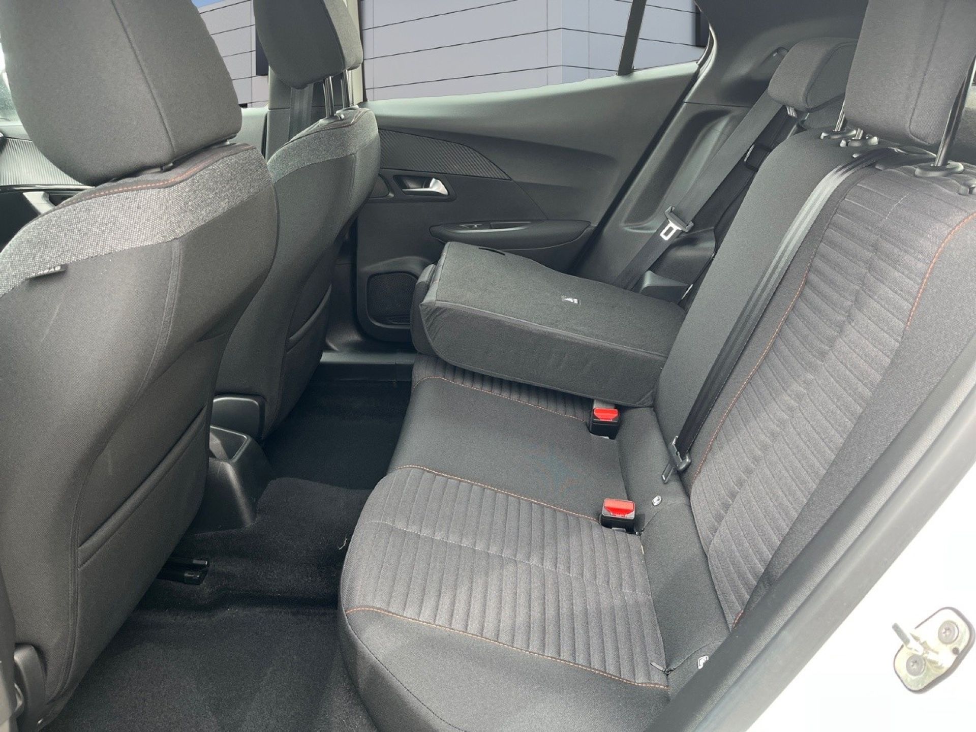 Peugeot 2008 - 12