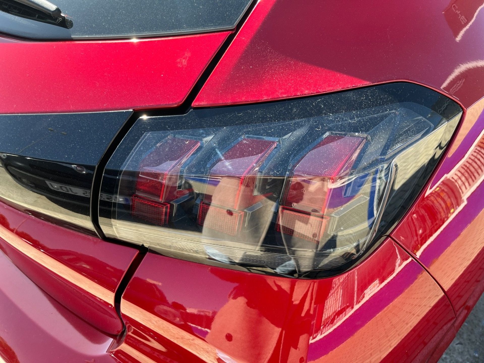 Peugeot 208 - 10