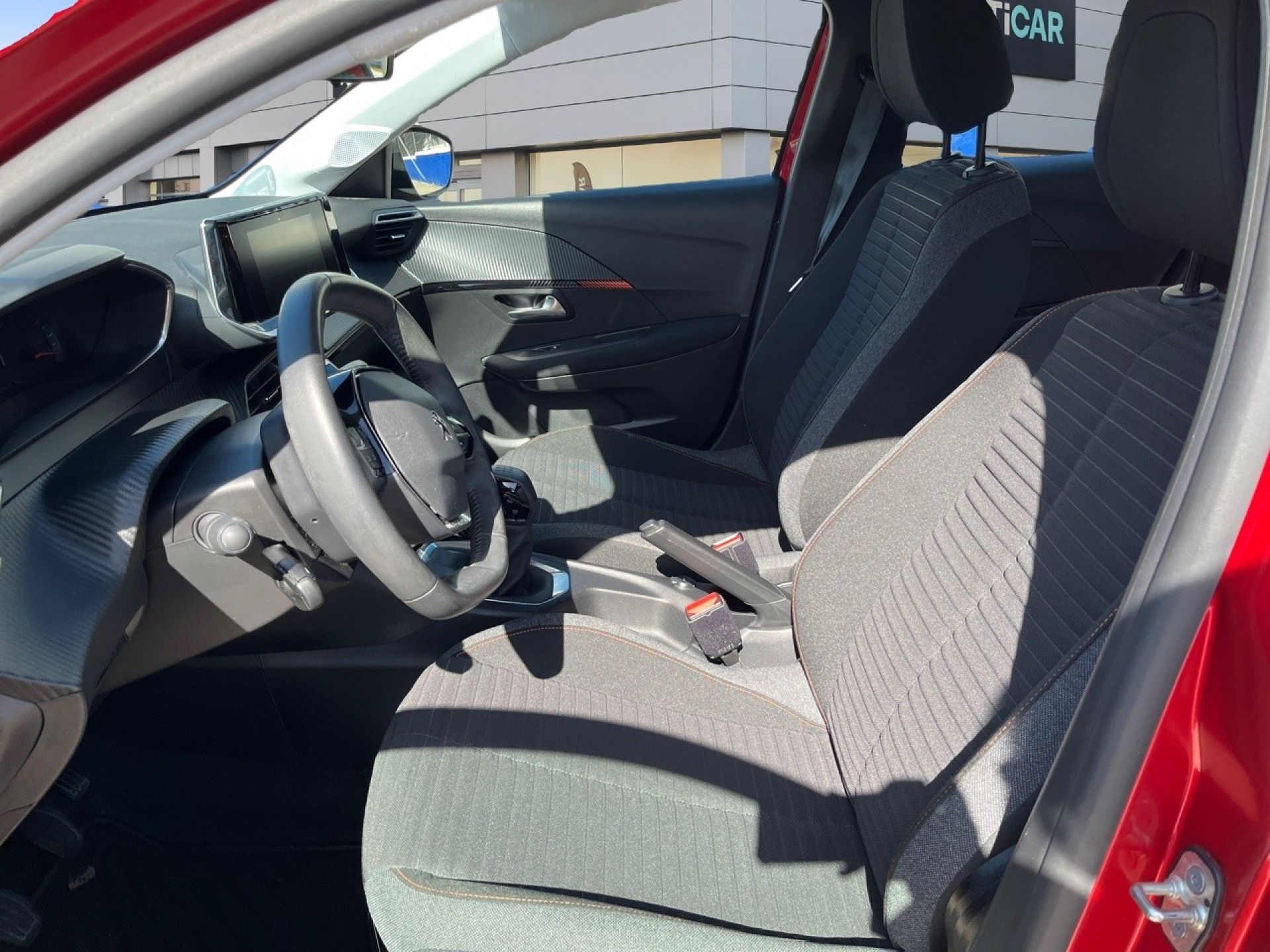 Peugeot 208 - 11