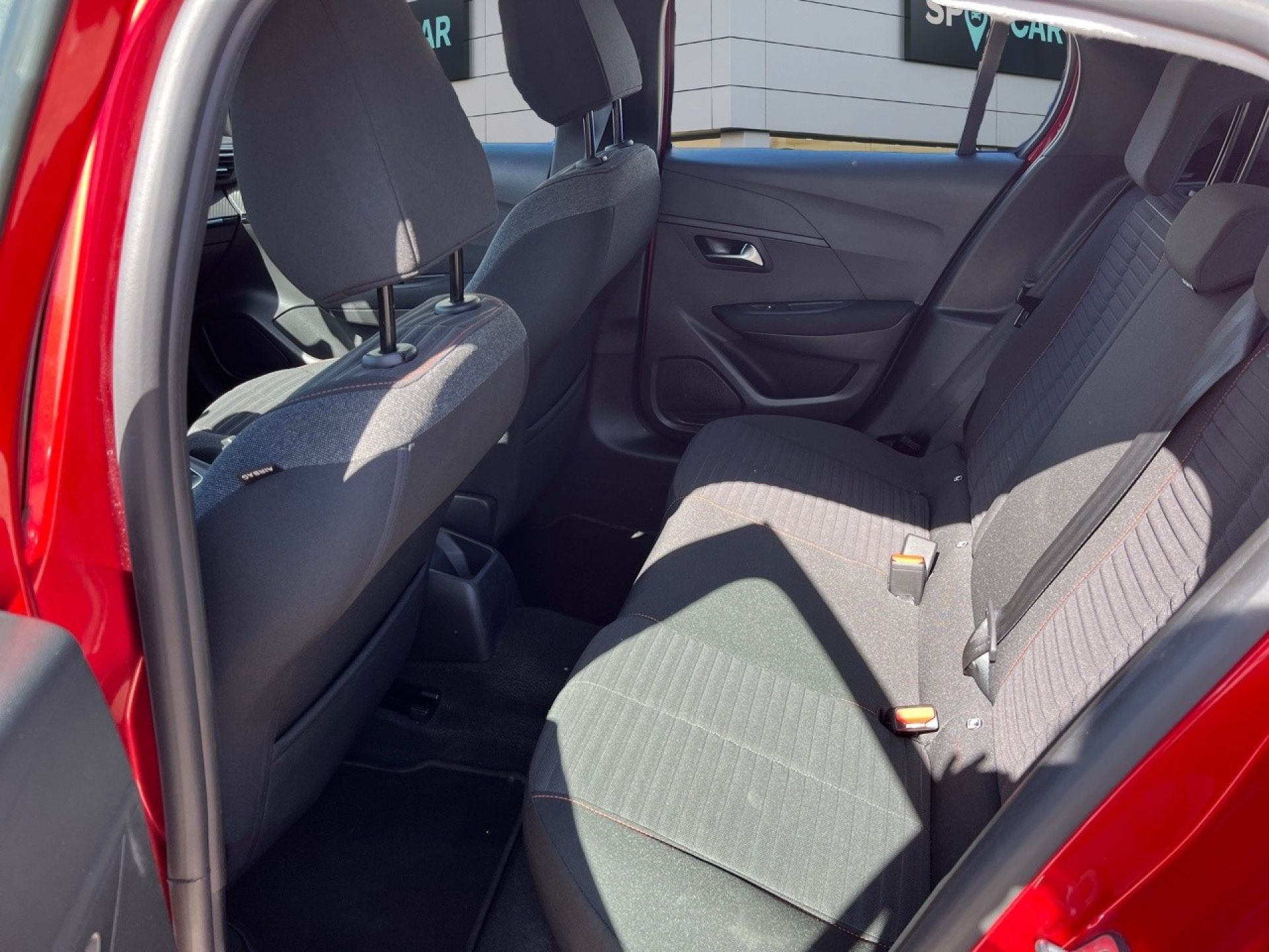 Peugeot 208 - 12