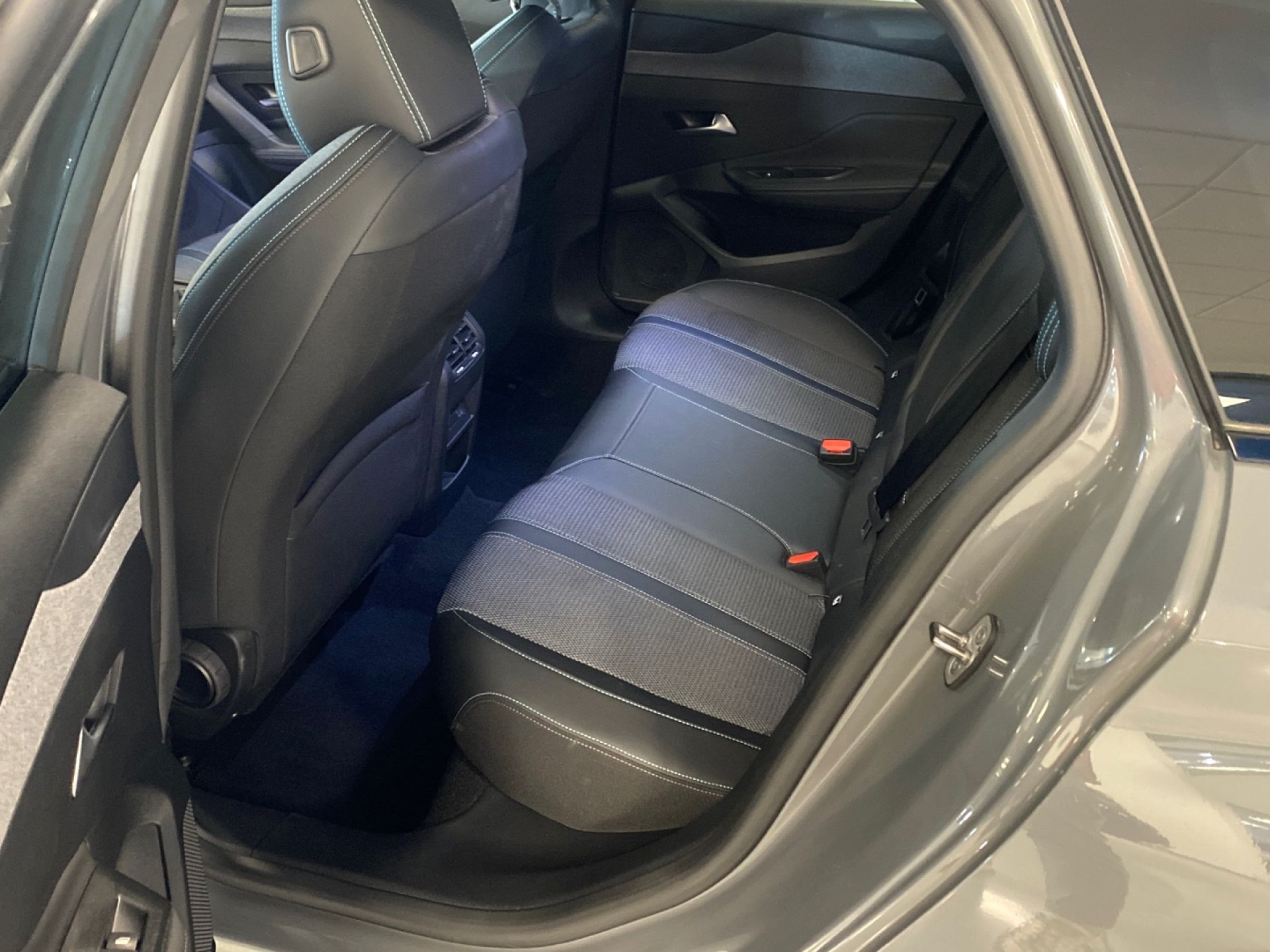 Peugeot 308 - 8