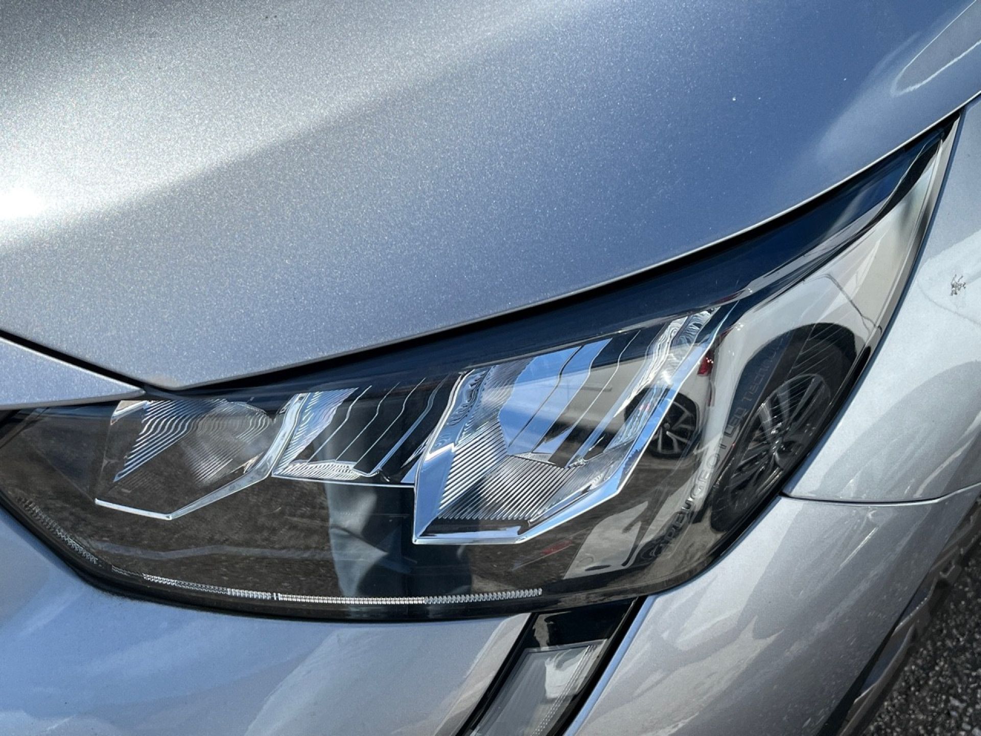 Peugeot 208 - 10