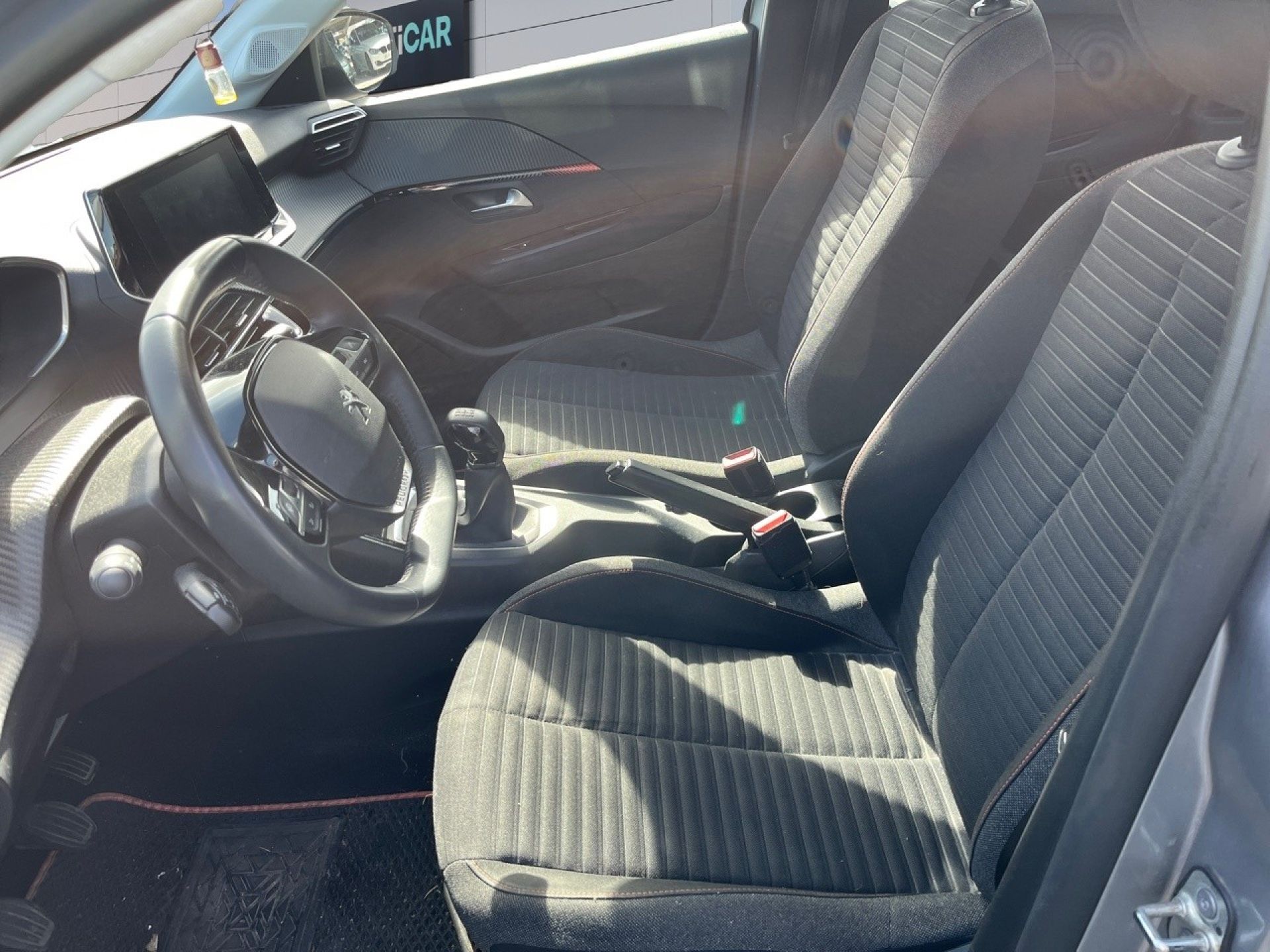 Peugeot 208 - 12