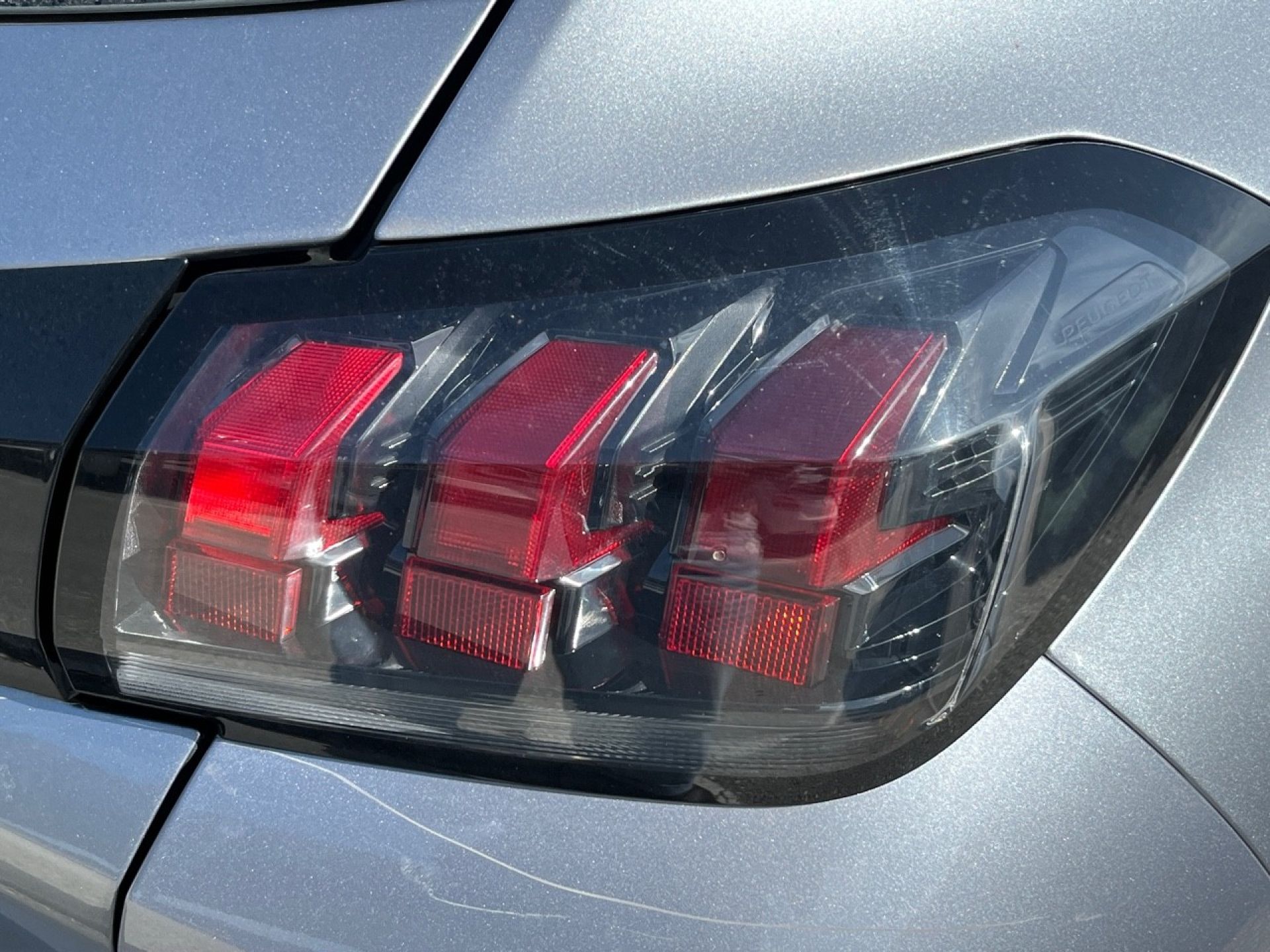 Peugeot 208 - 11