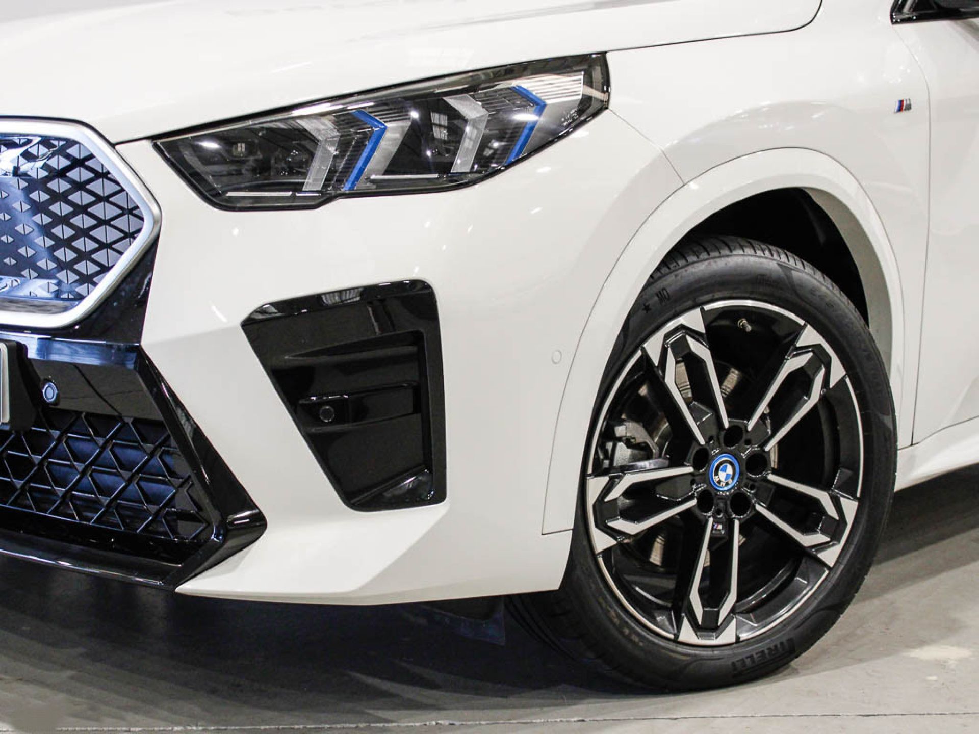 BMW ix2 - 6