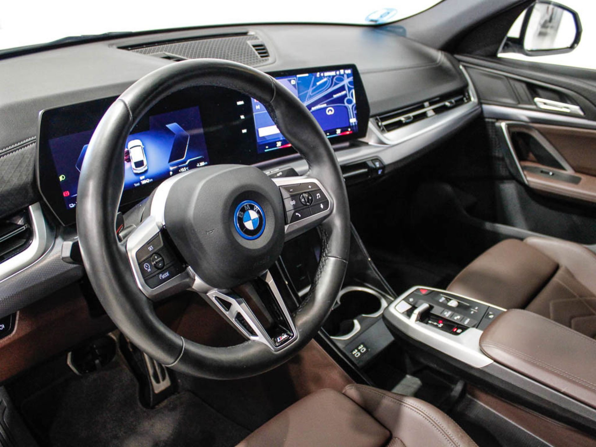 BMW ix2 - 11