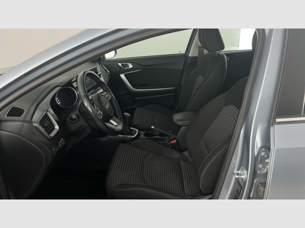 Kia XCeed - 12