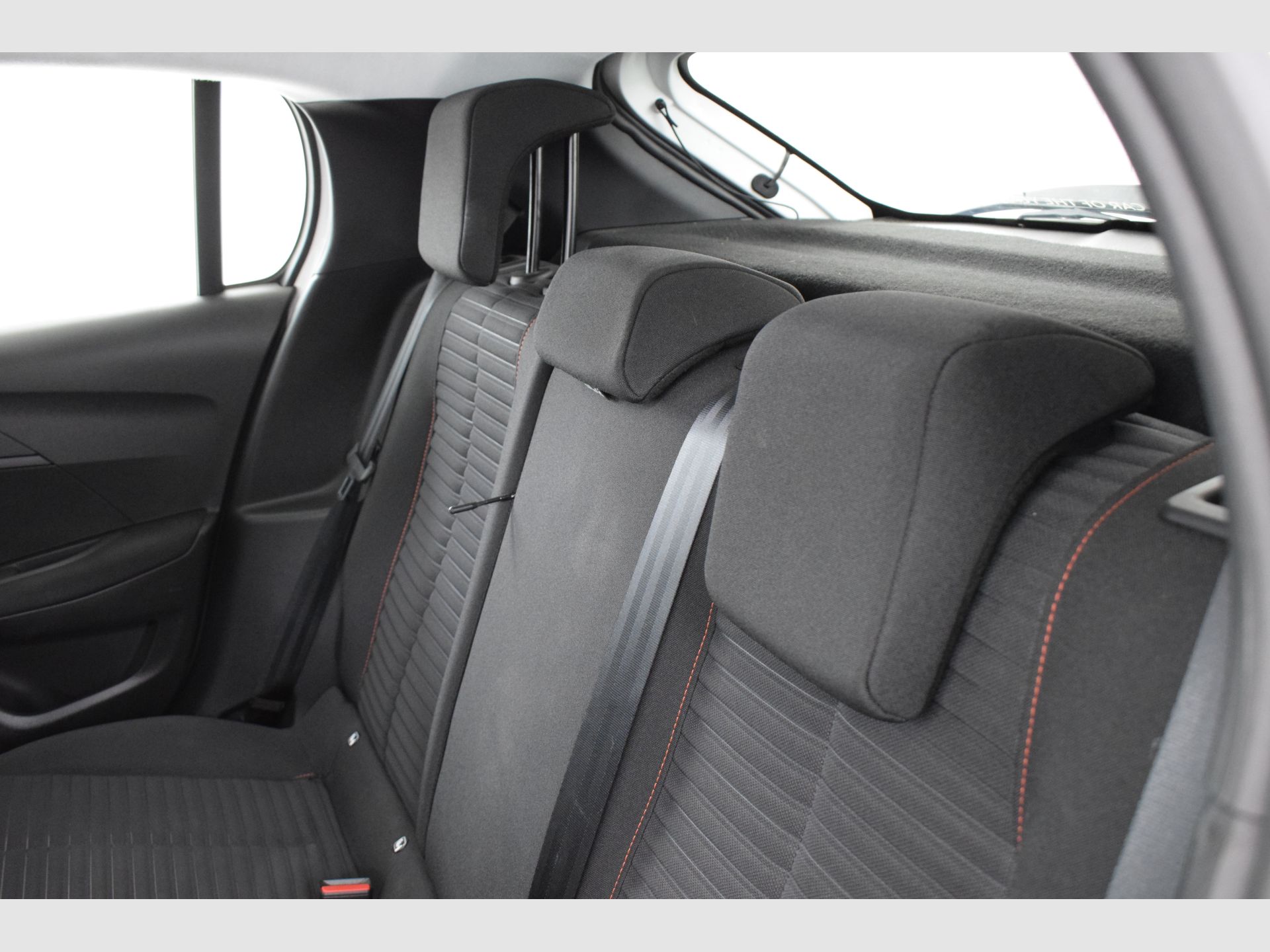 Peugeot 208 - 8