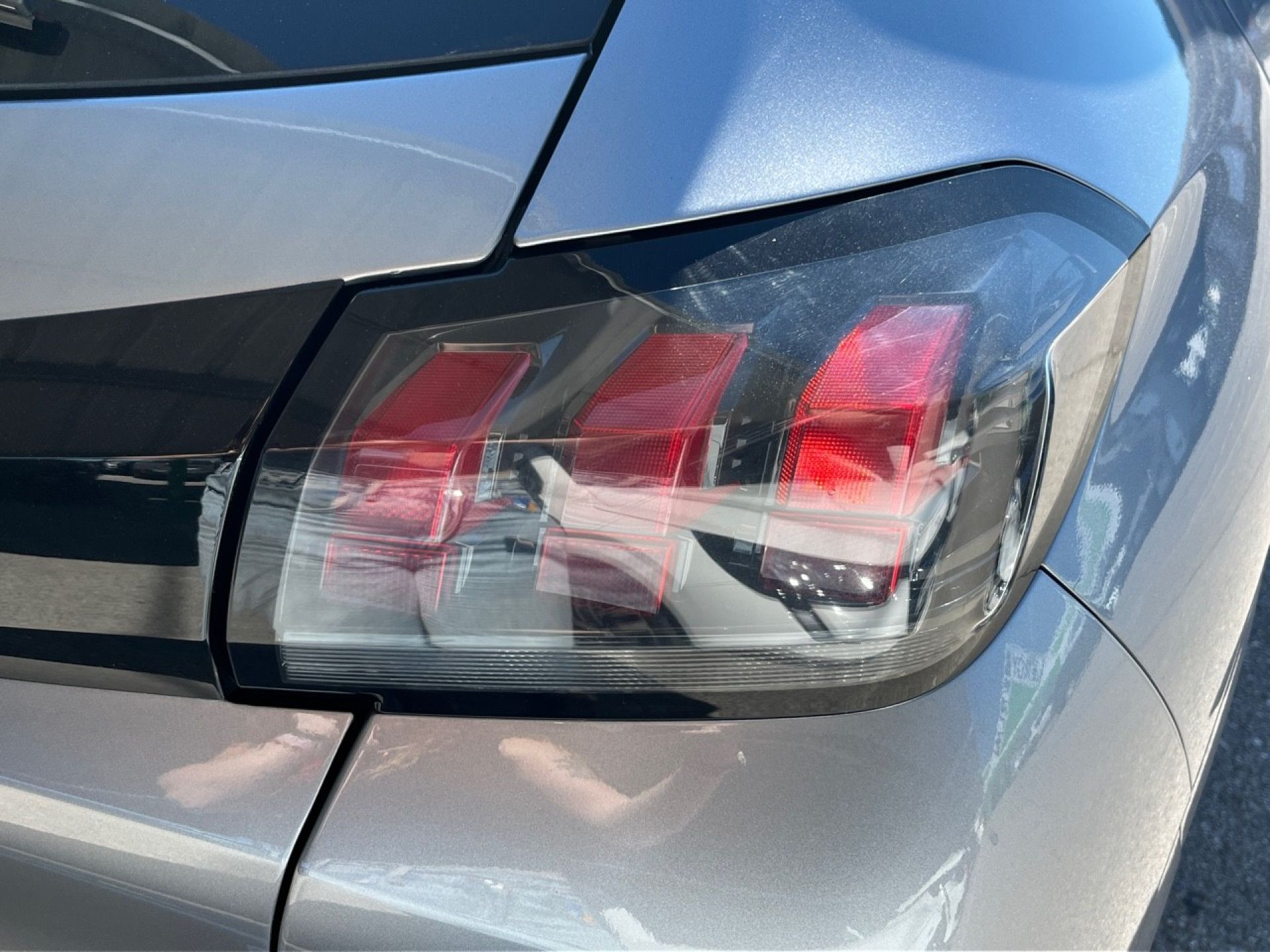 Peugeot 208 - 10