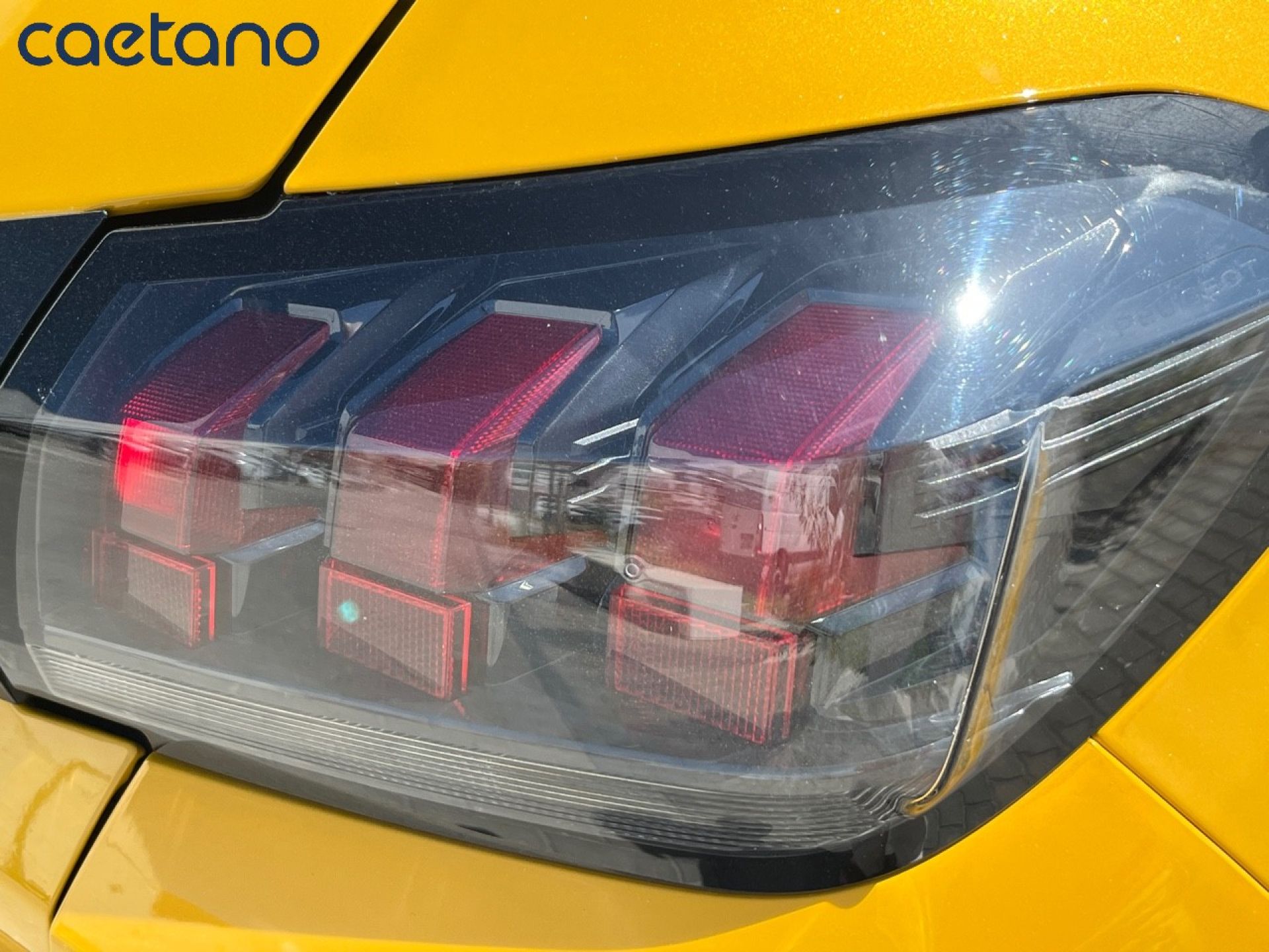 Peugeot 208 - 10