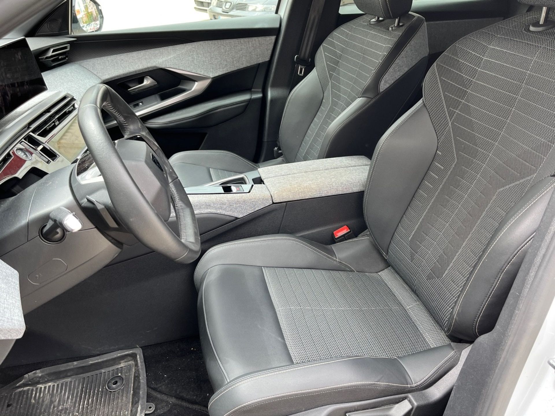 Peugeot 3008 Hybrid - 11