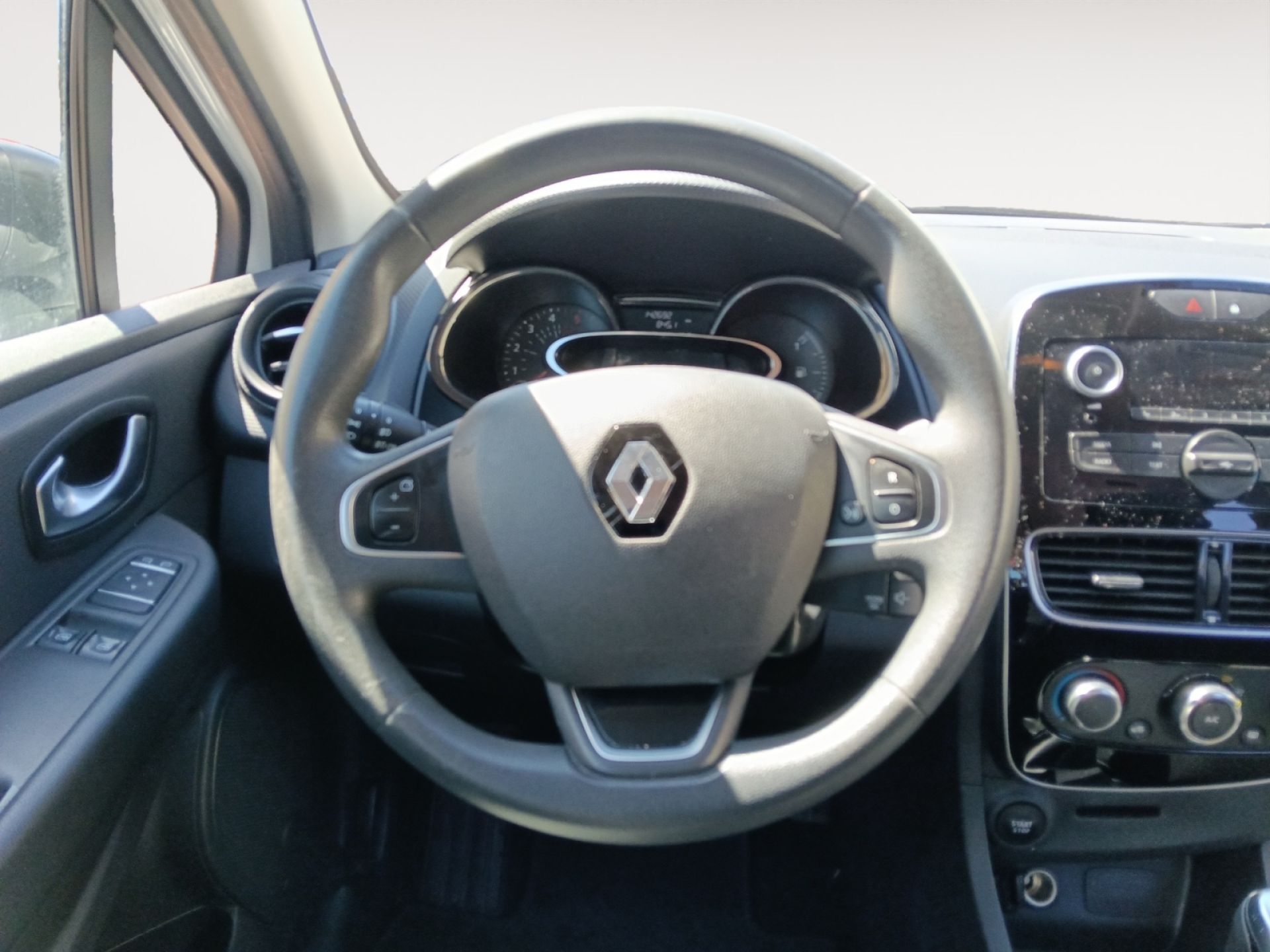 Renault Clio - 10
