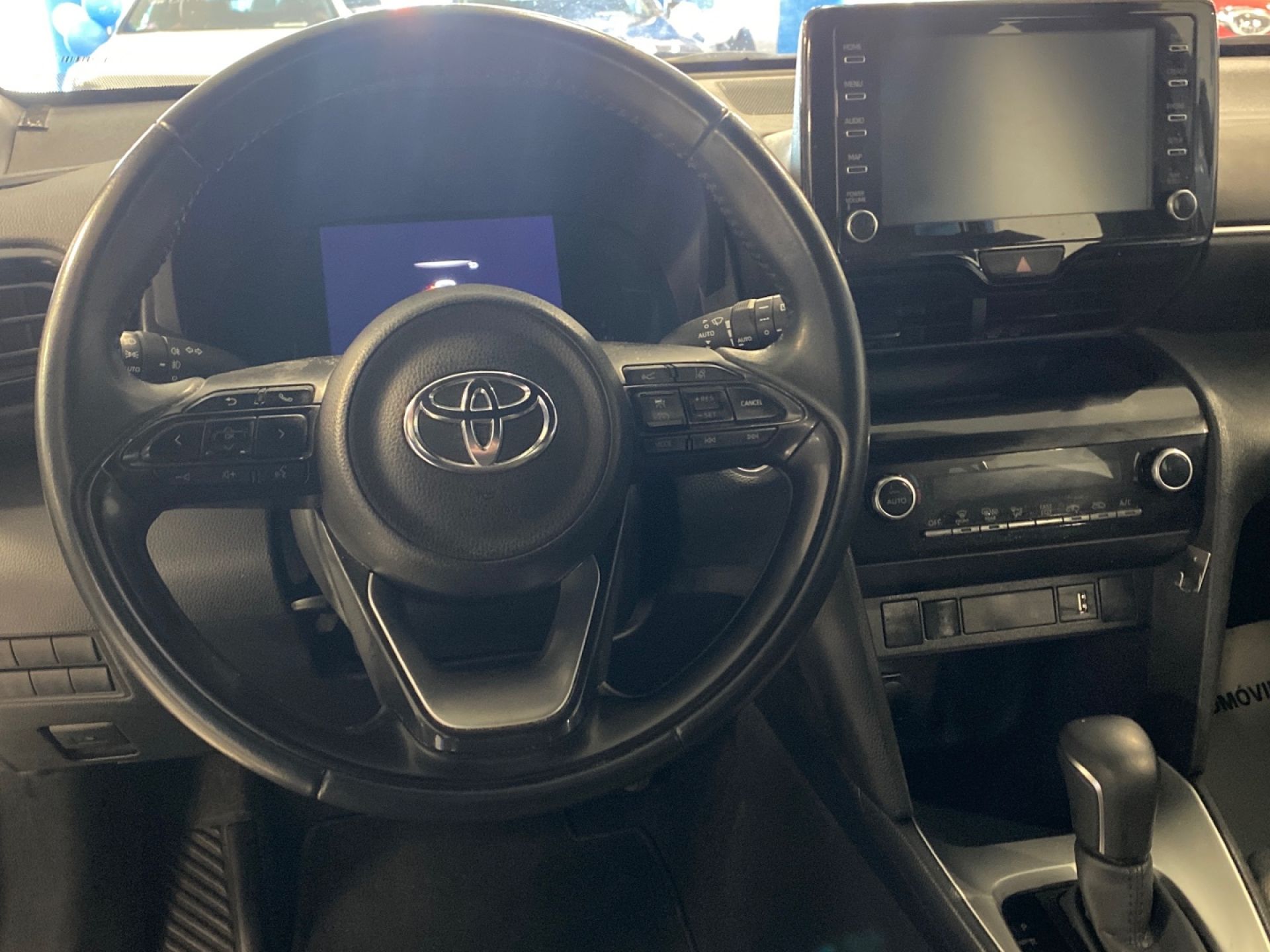TOYOTA Yaris Cross - 10