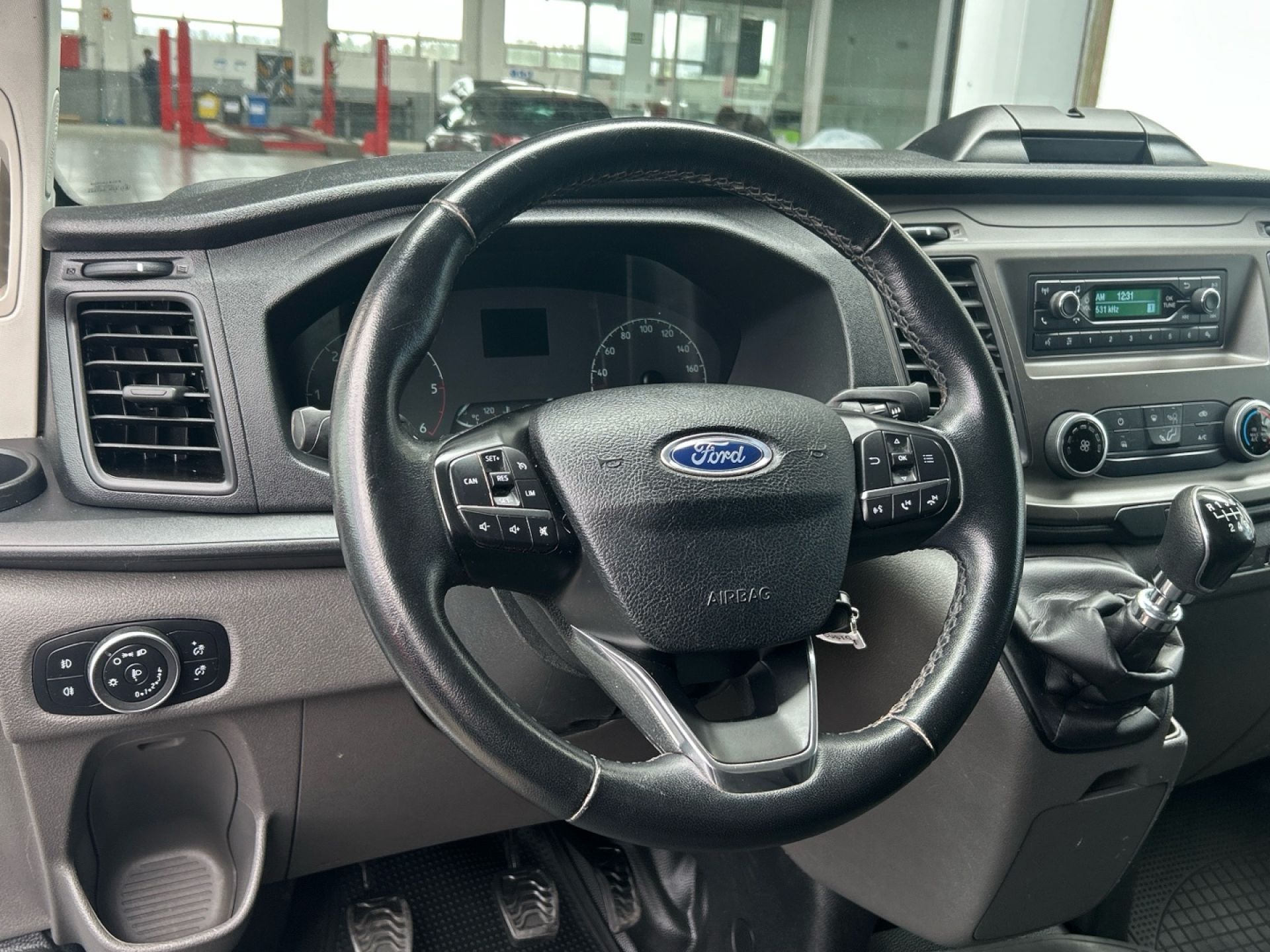 Ford Tourneo Custom - 10