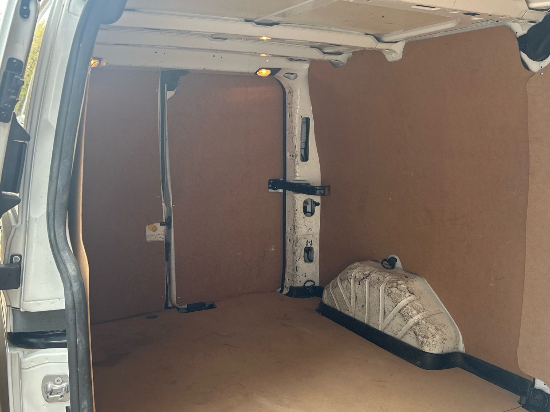 Ford Tourneo Custom - 12