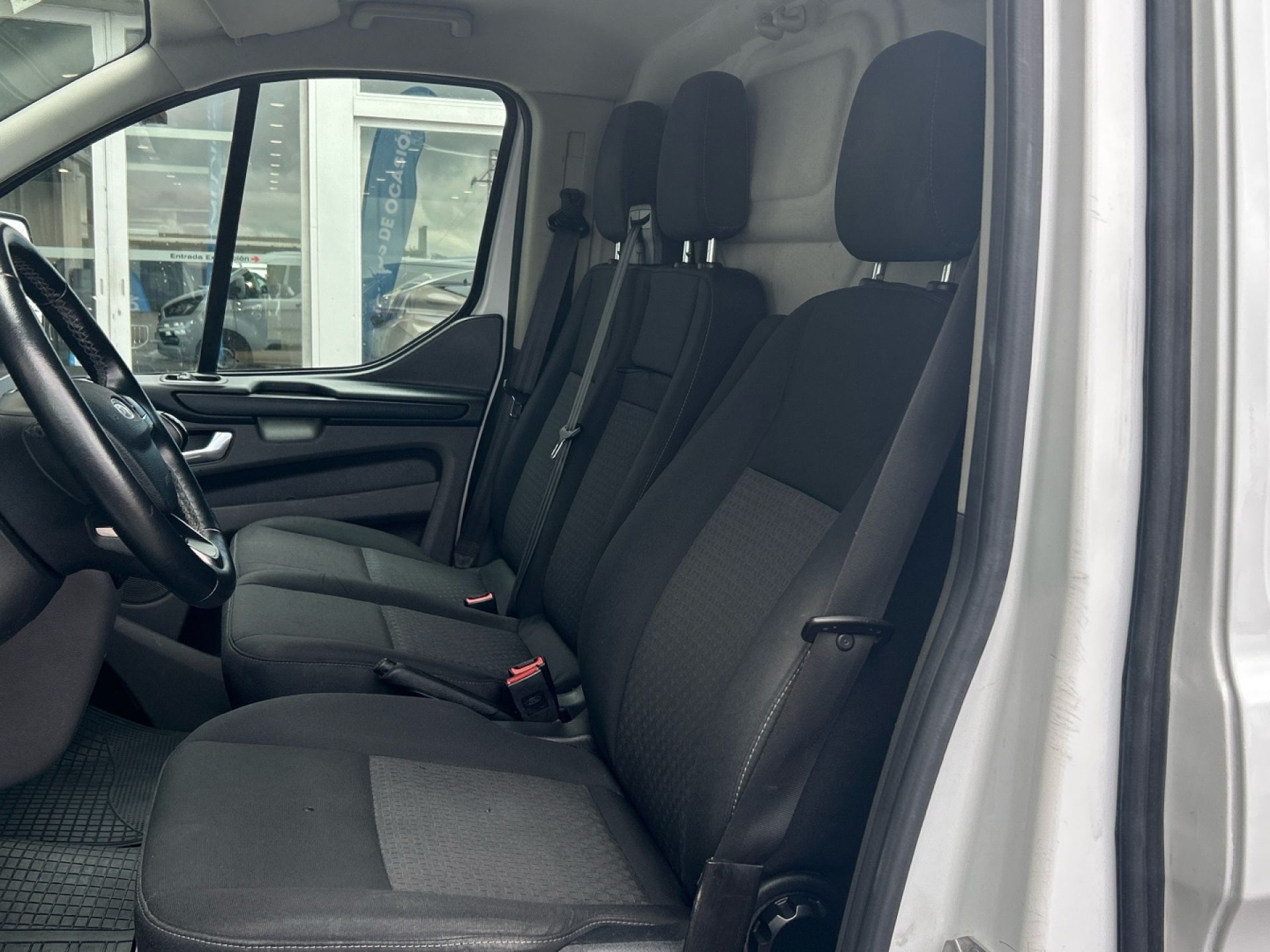 Ford Tourneo Custom - 11