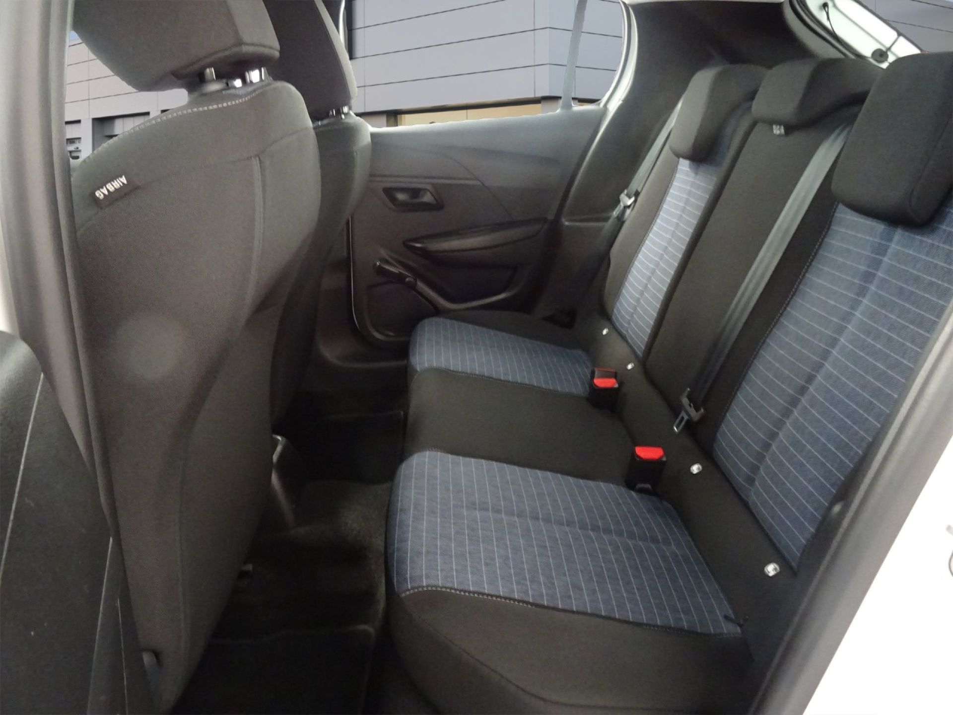Peugeot 208 - 10
