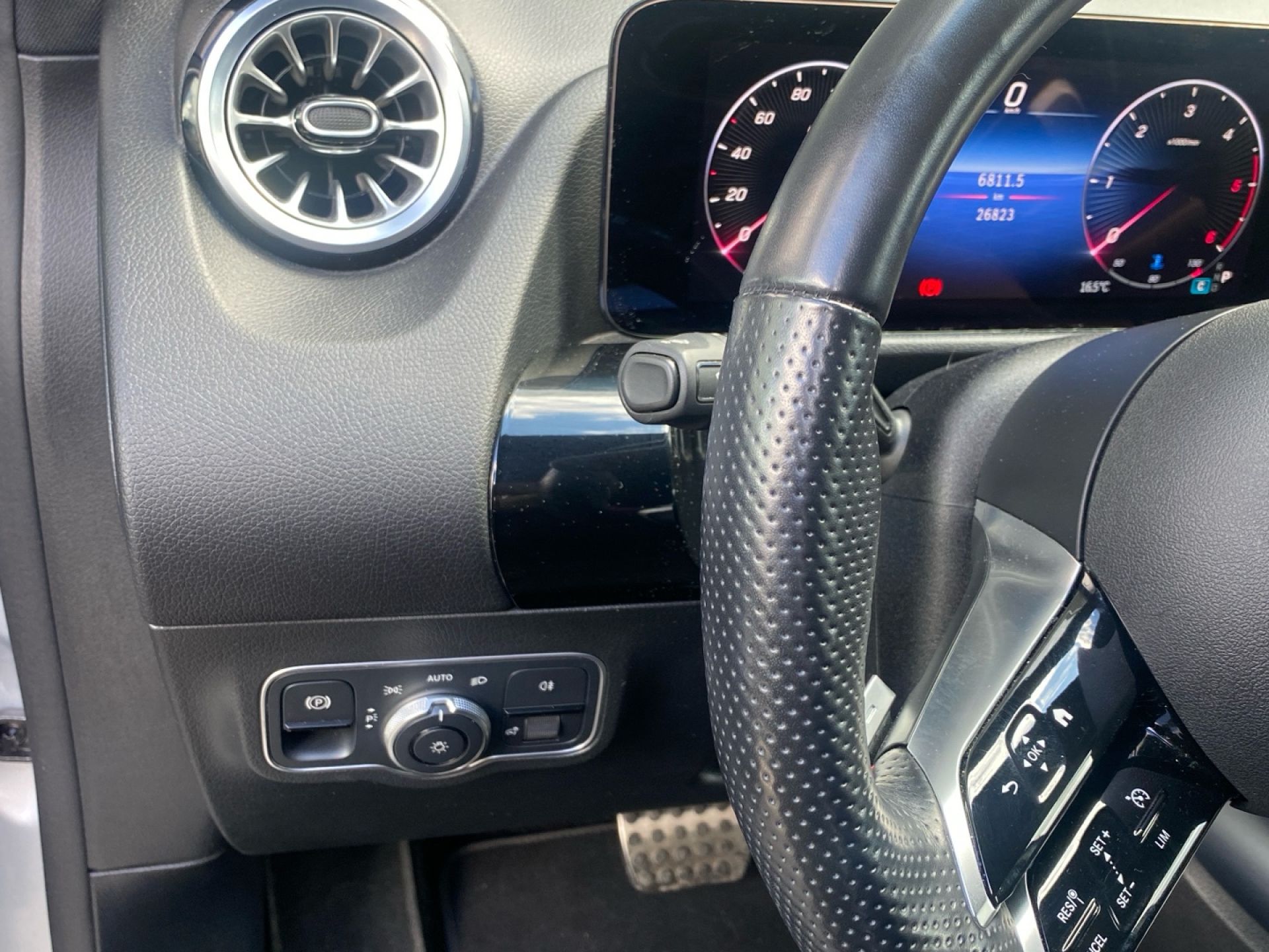 Mercedes-Benz GLA - 11