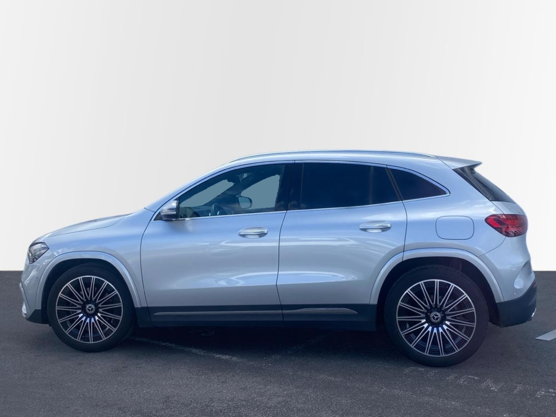 Mercedes-Benz GLA - 4