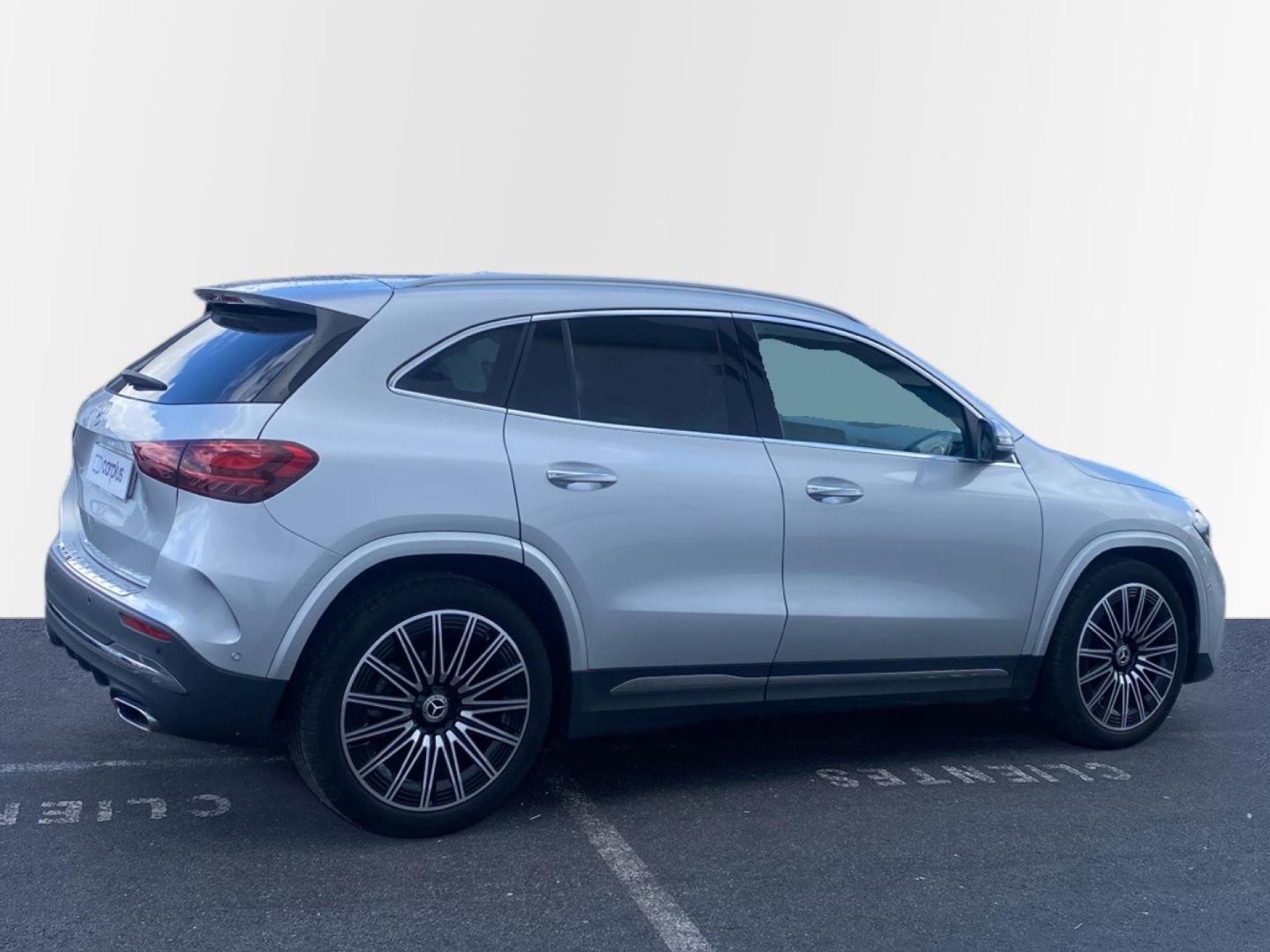 Mercedes-Benz GLA - 8
