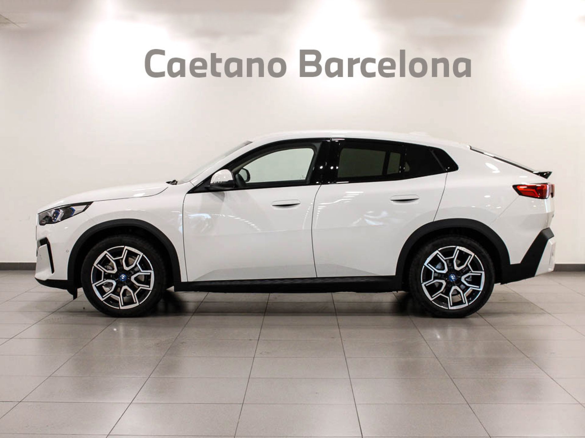 BMW ix2 - 3