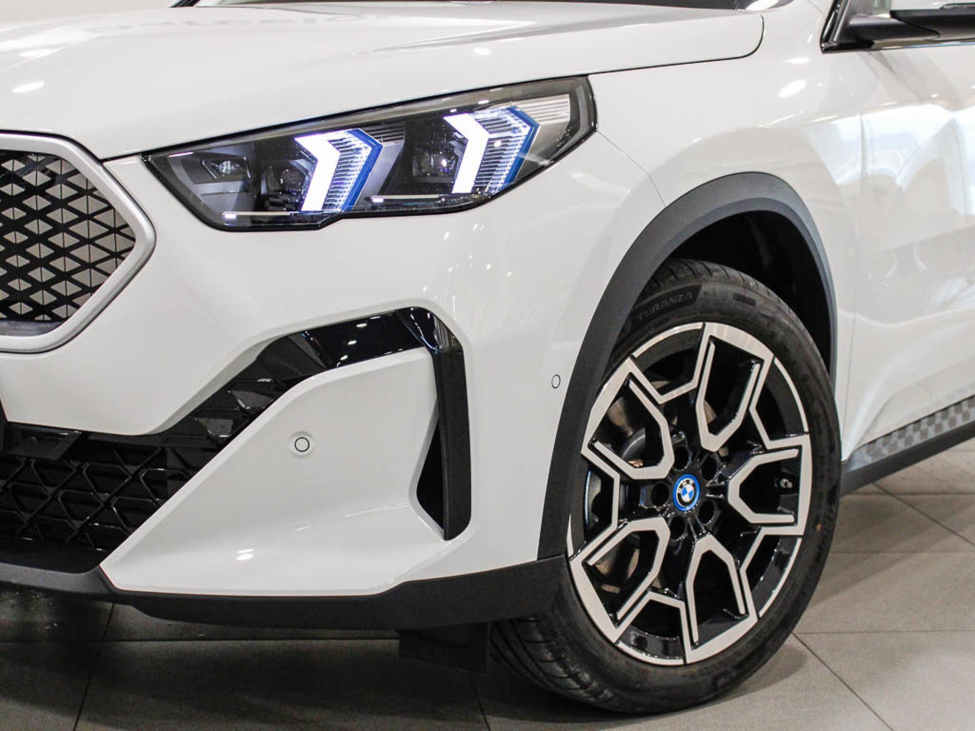 BMW ix2 - 6