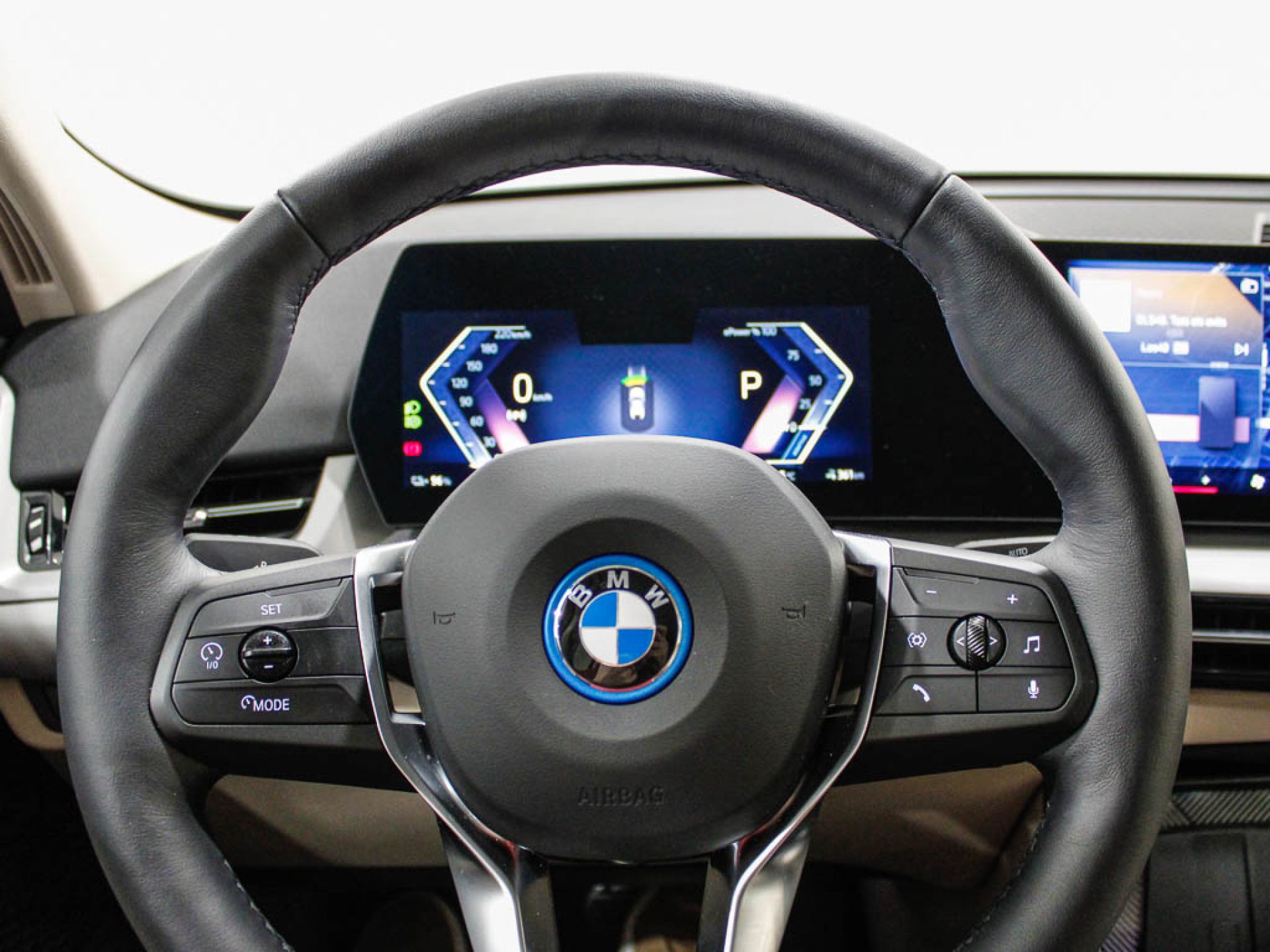 BMW ix2 - 11