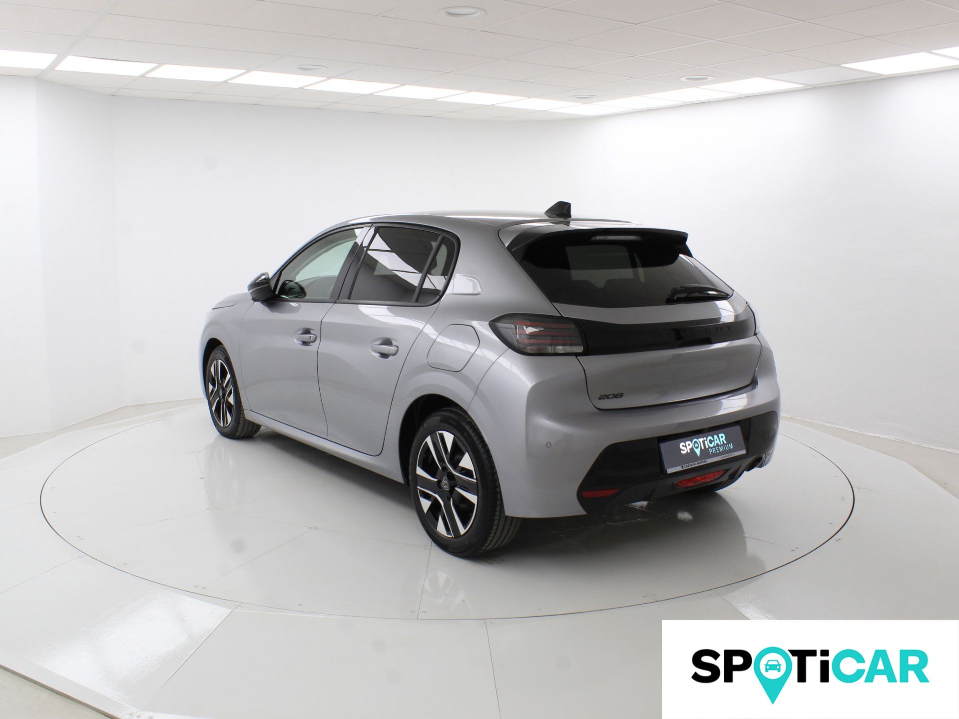 Peugeot 208 - 8
