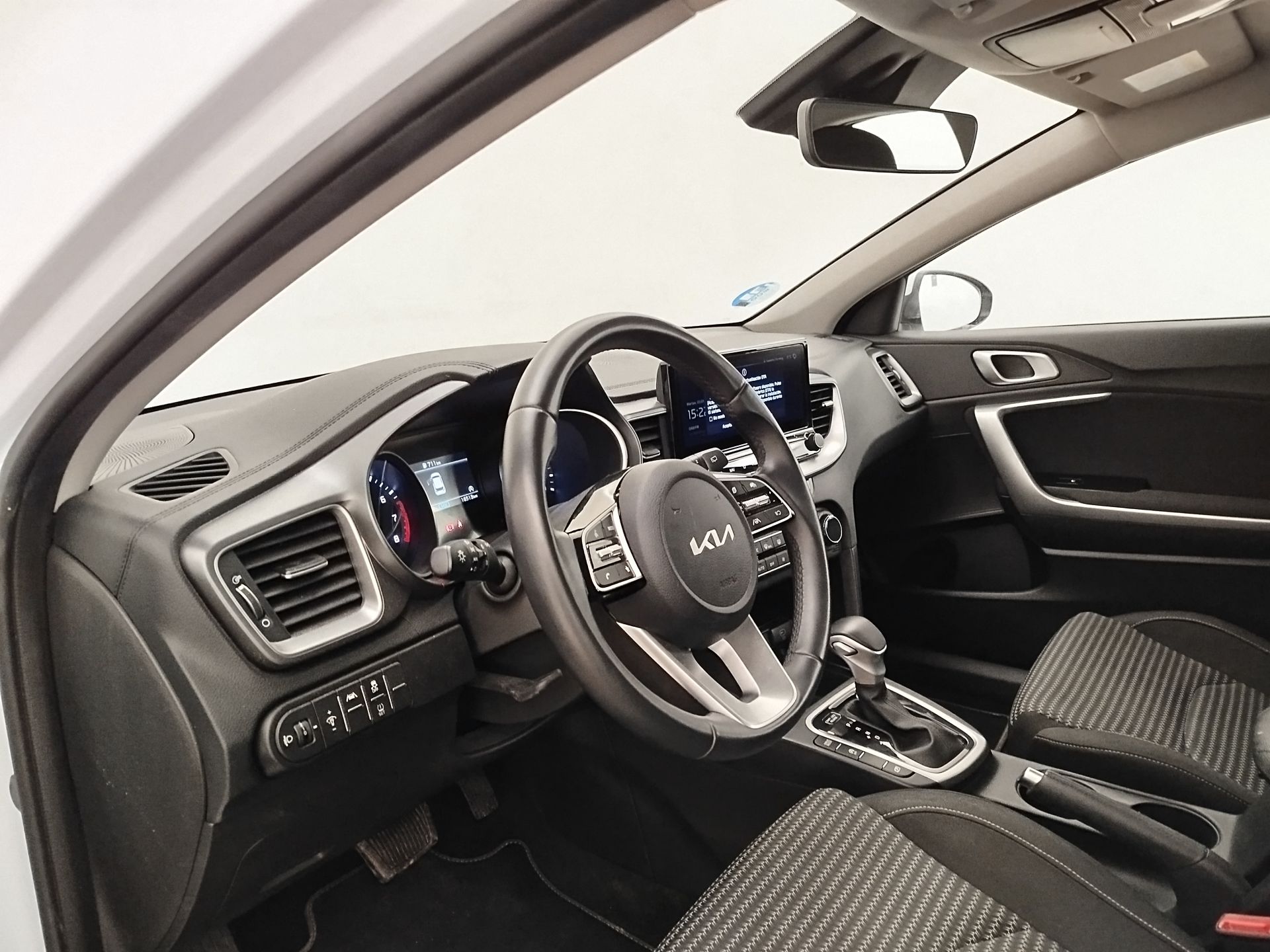 Kia Ceed - 11