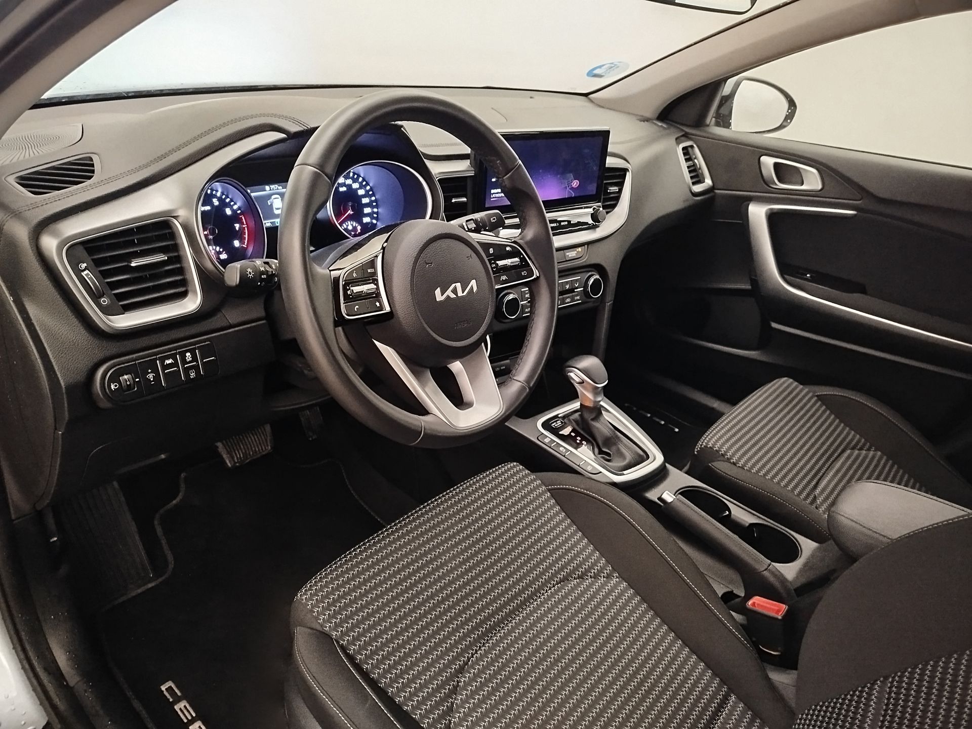 Kia Ceed - 8