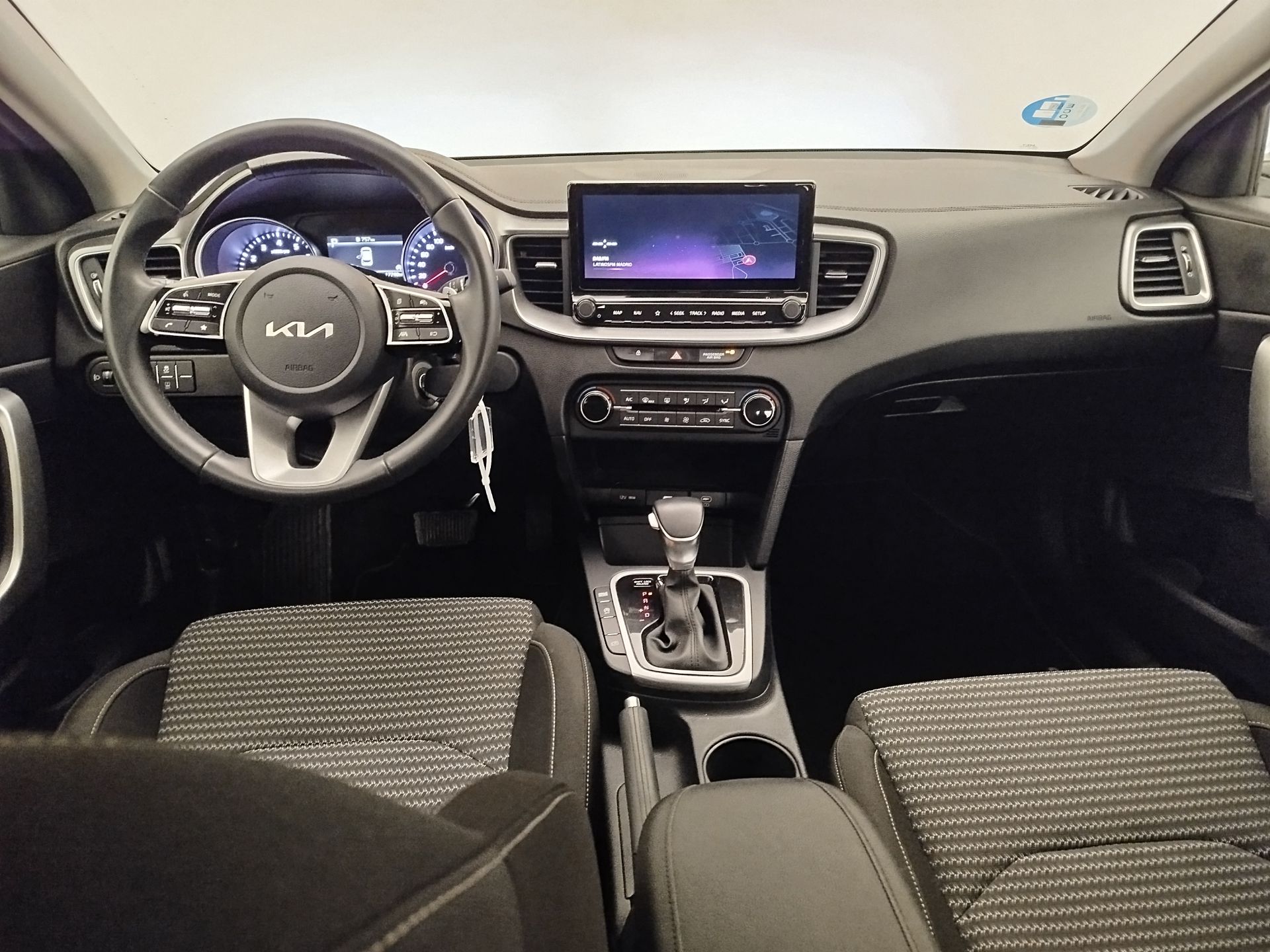 Kia Ceed - 11