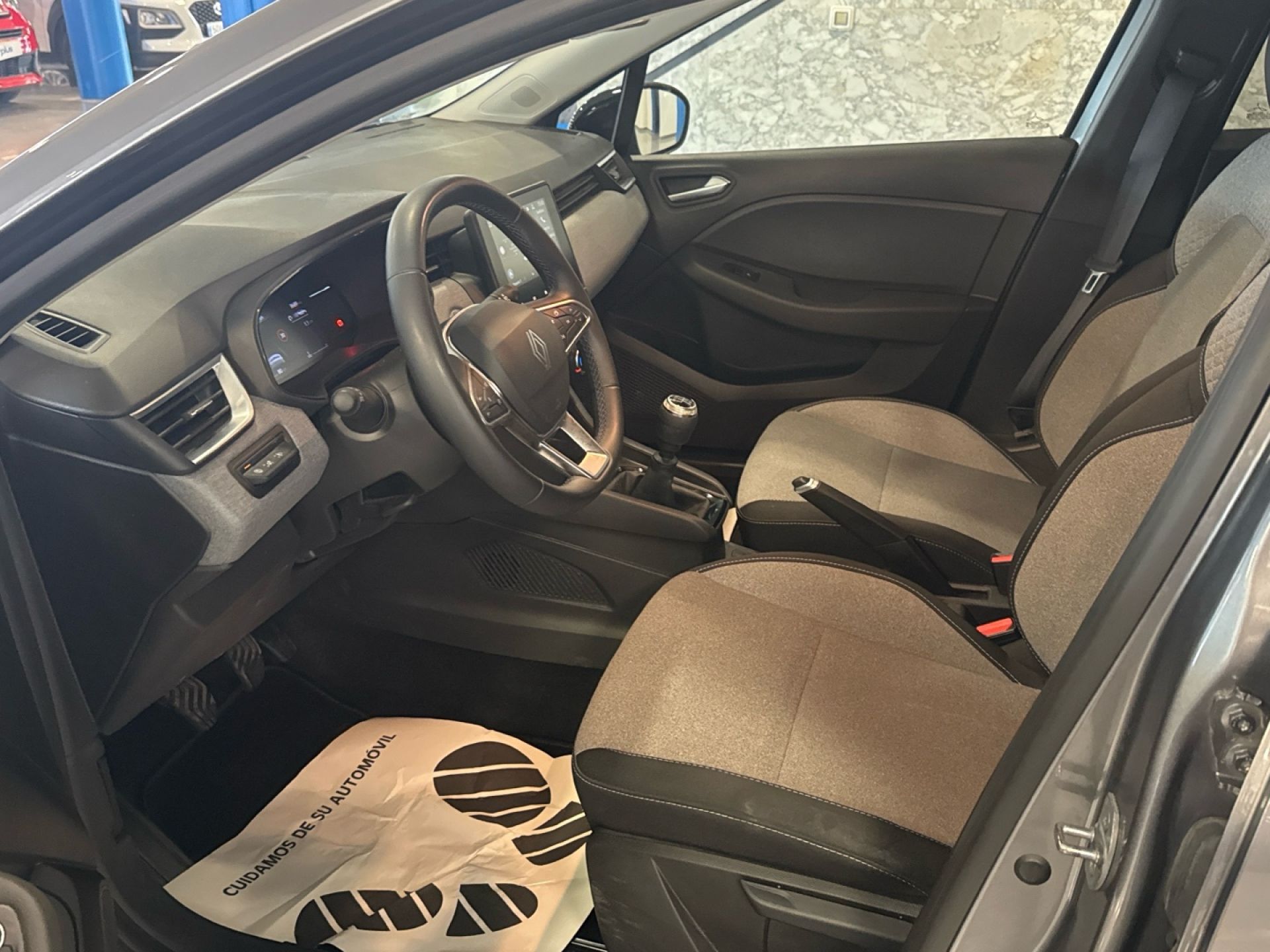 Renault Clio - 11