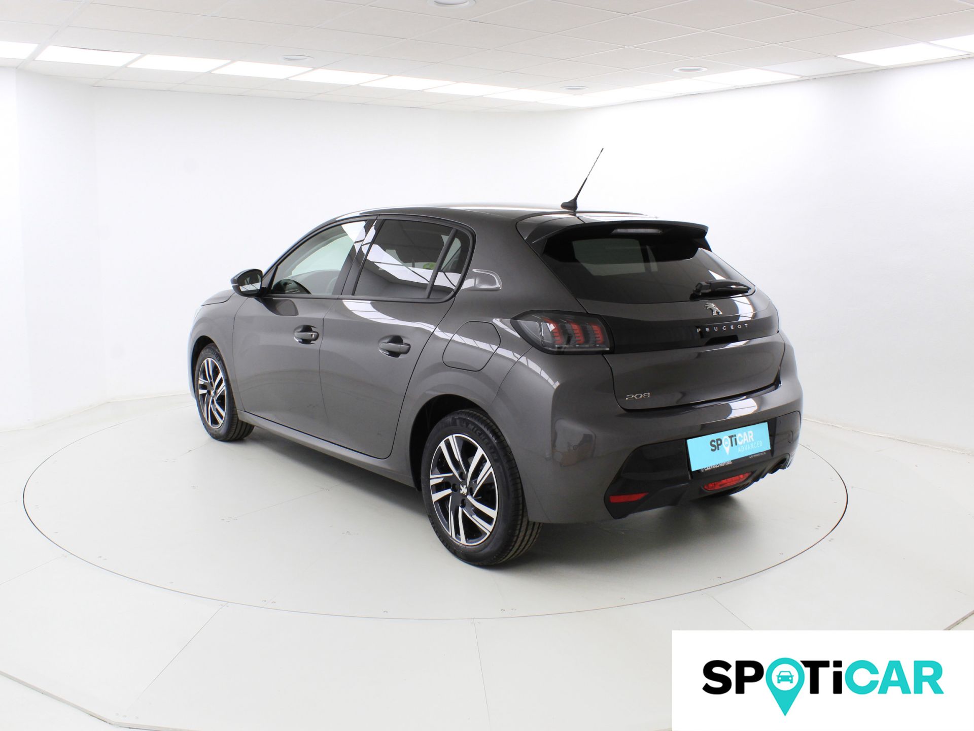 Peugeot 208 - 8