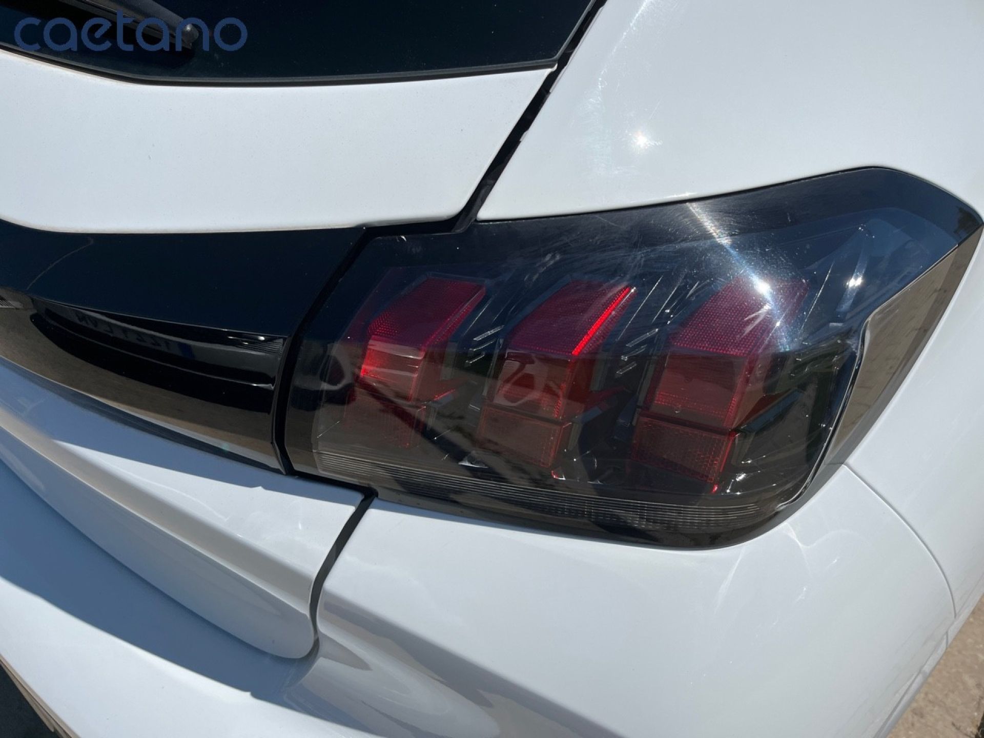 Peugeot 208 - 10