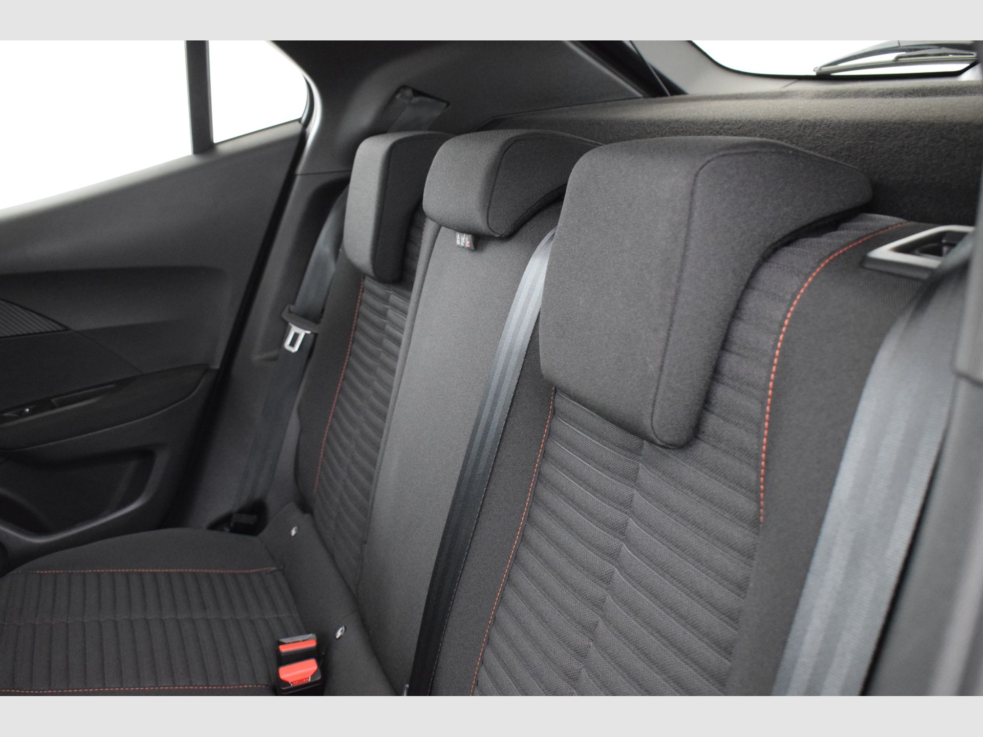 Peugeot 2008 - 8
