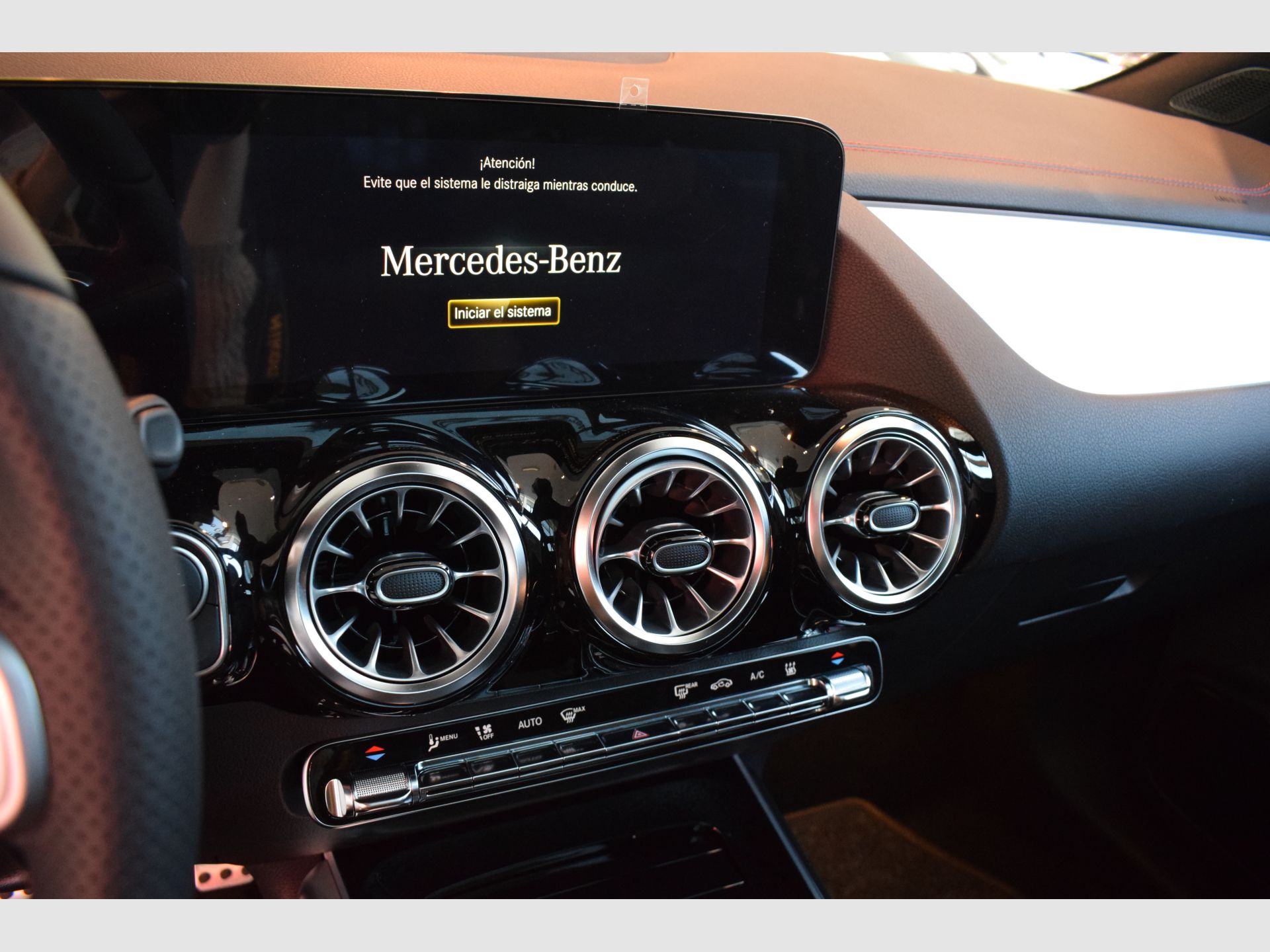 Mercedes-Benz EQA - 10