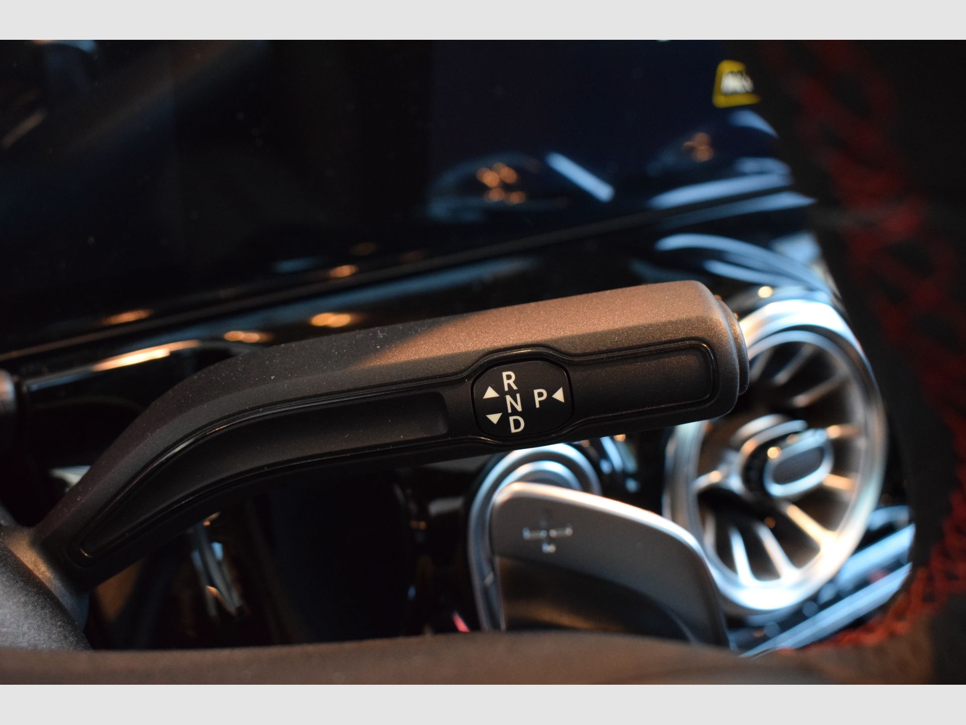 Mercedes-Benz EQA - 8