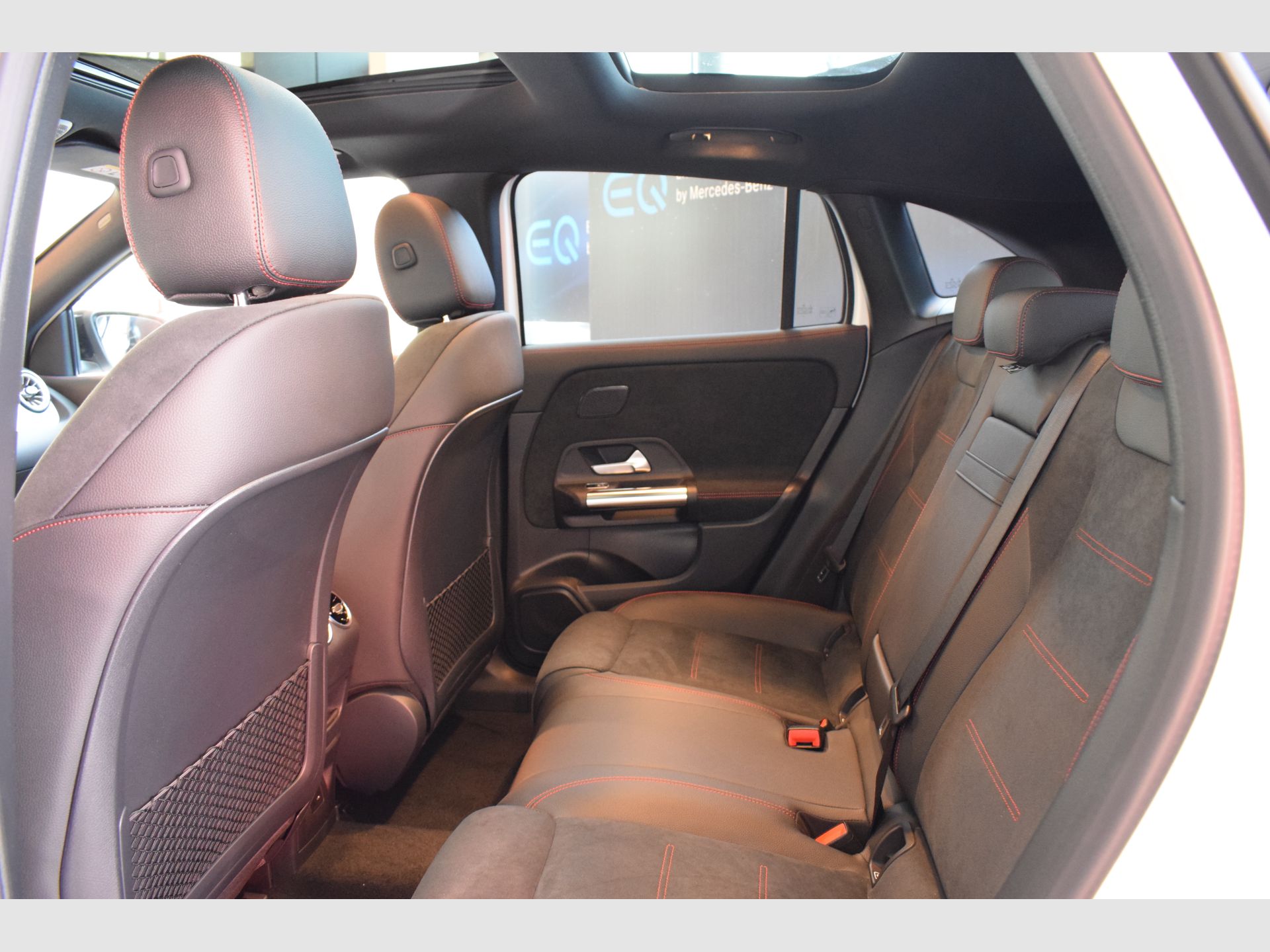 Mercedes-Benz EQA - 9