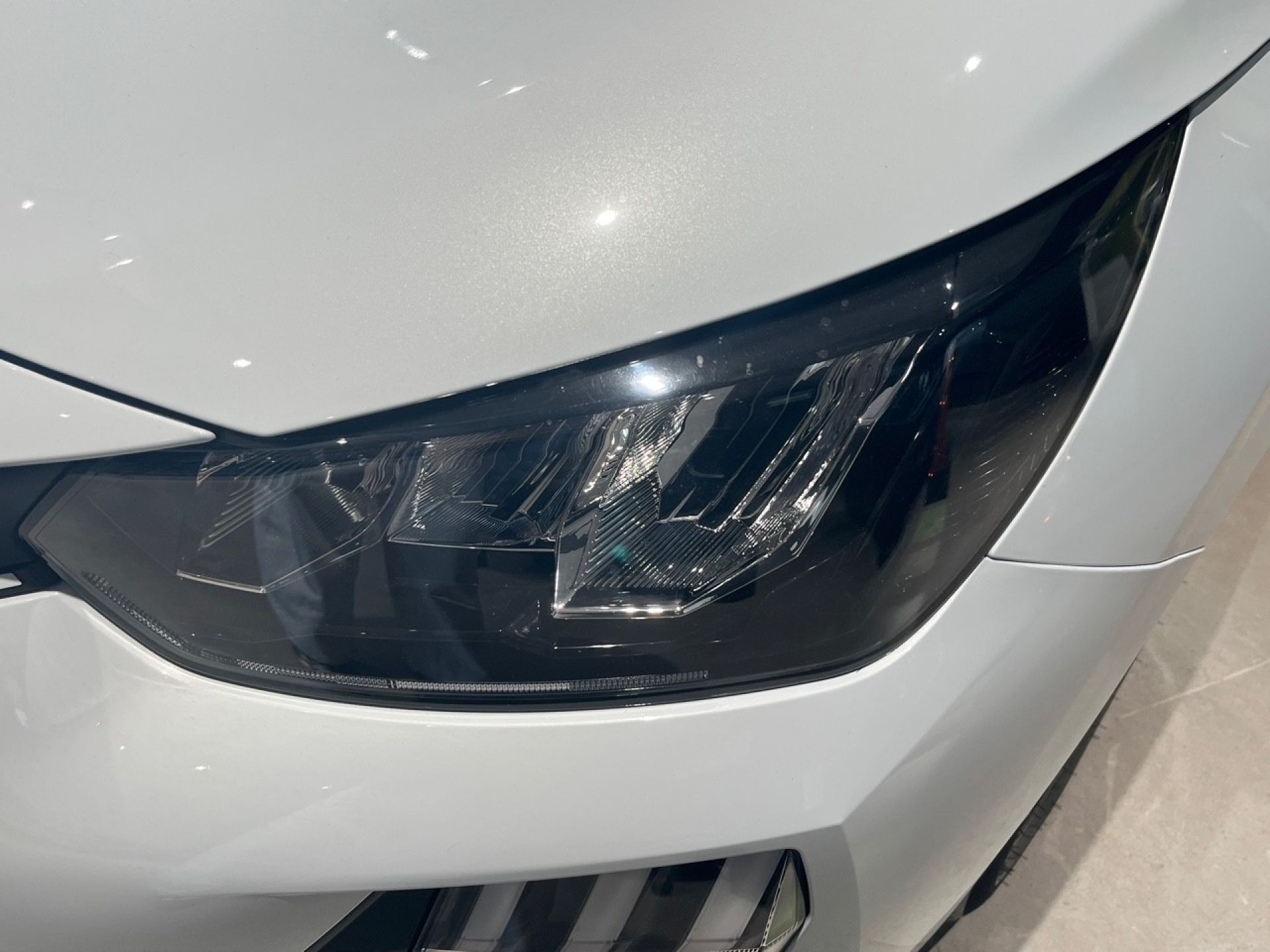 Peugeot 208 - 9