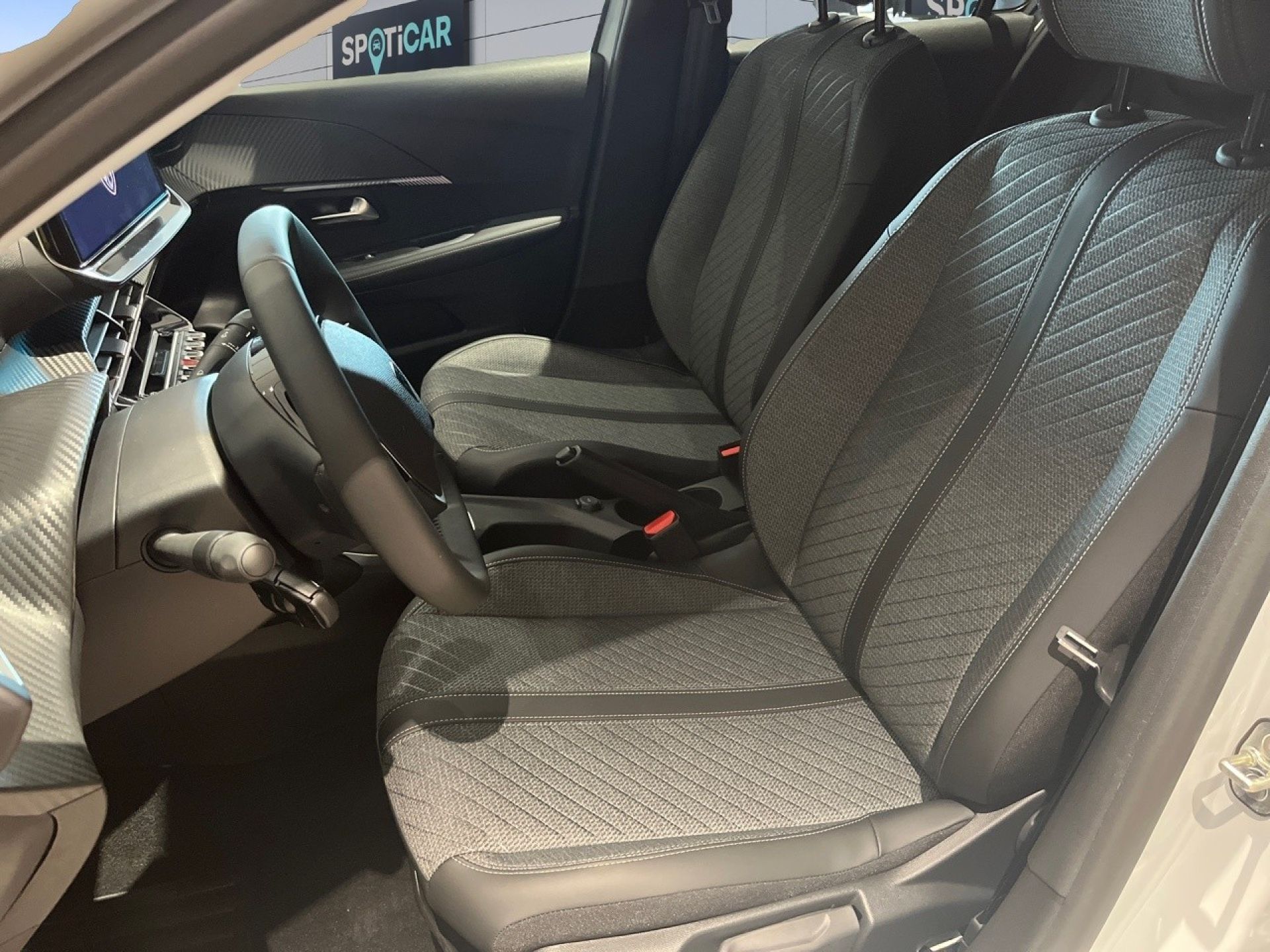 Peugeot 208 - 11
