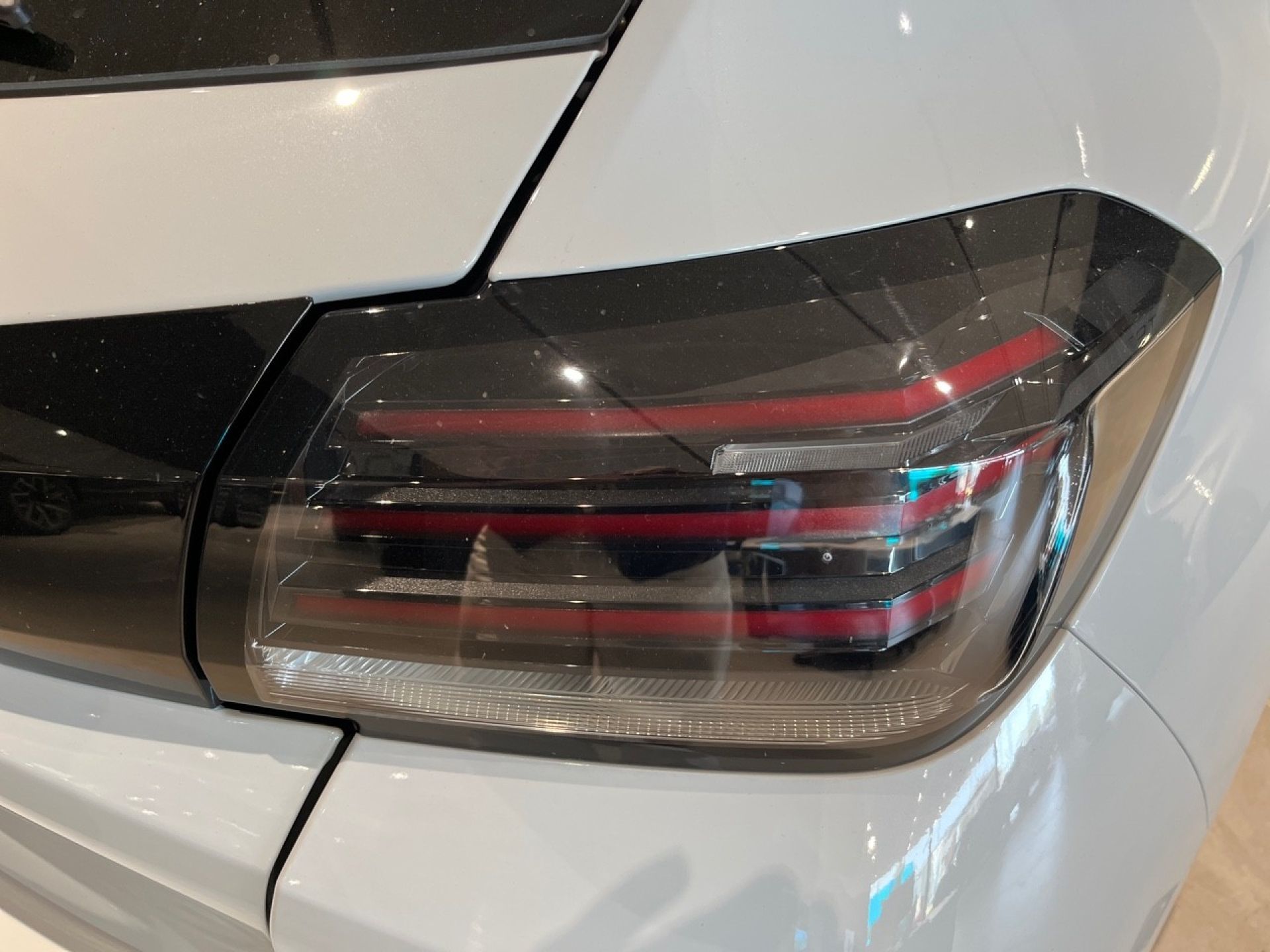 Peugeot 208 - 10