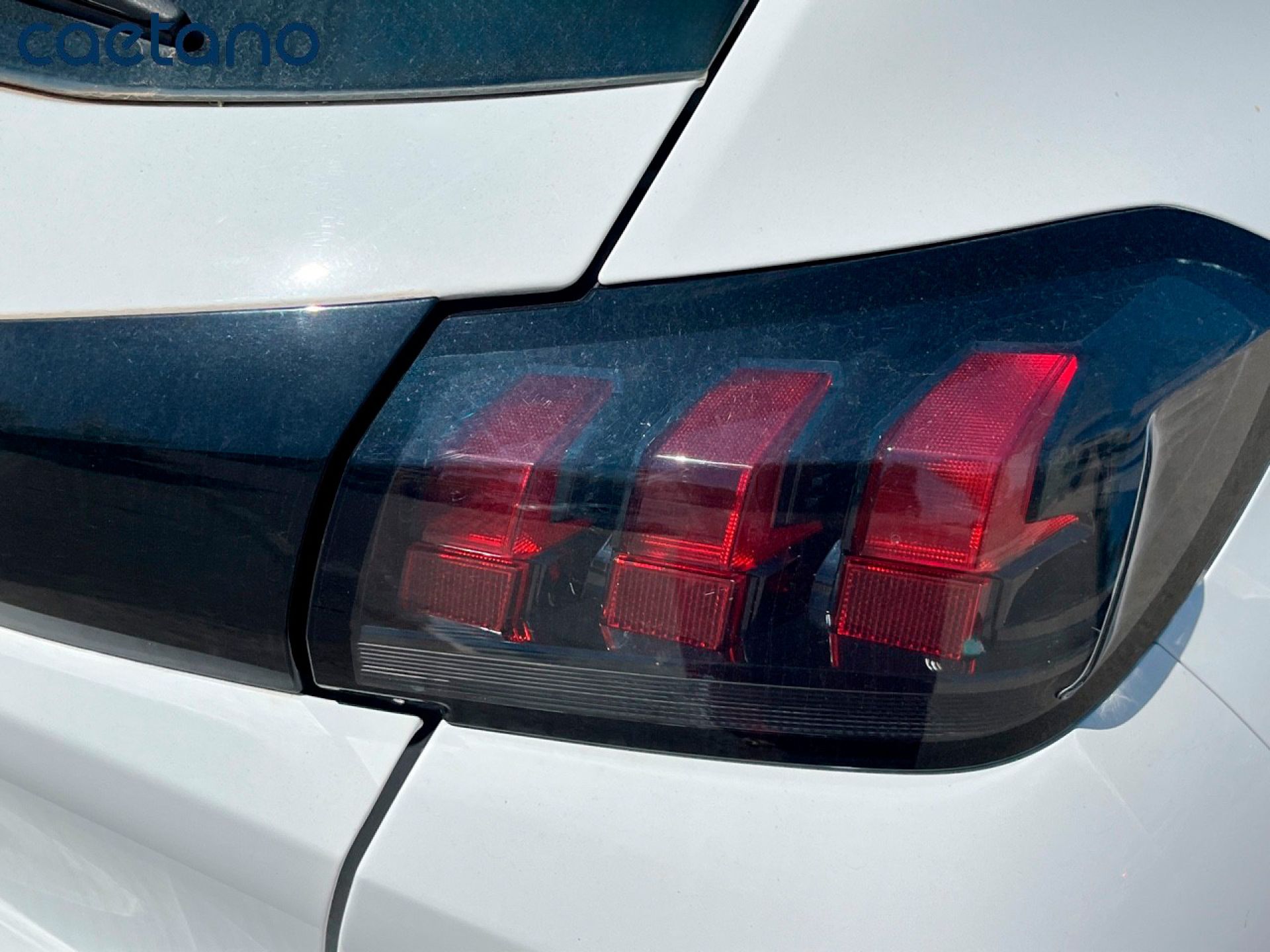 Peugeot 208 - 10