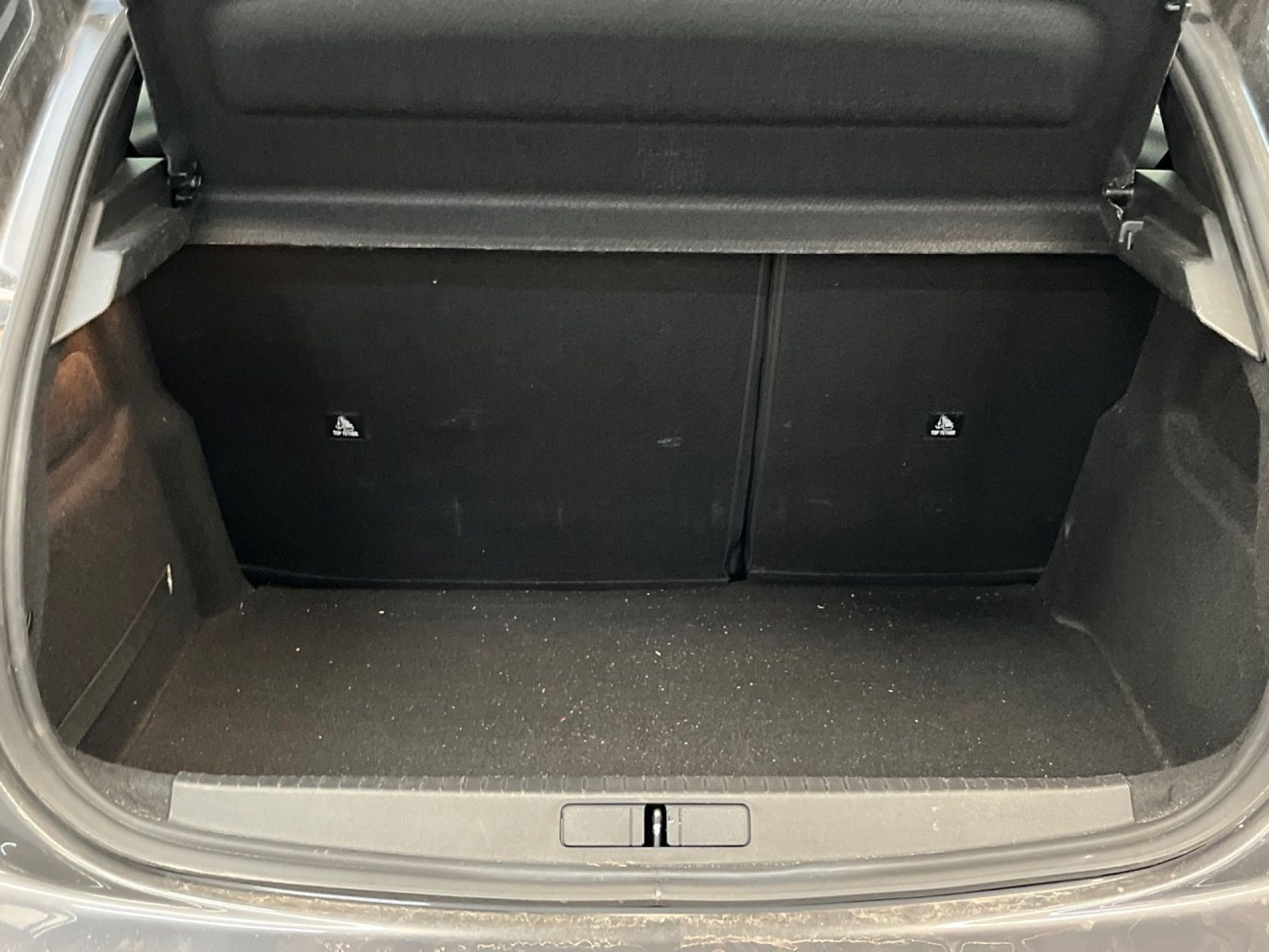 Peugeot 208 - 7