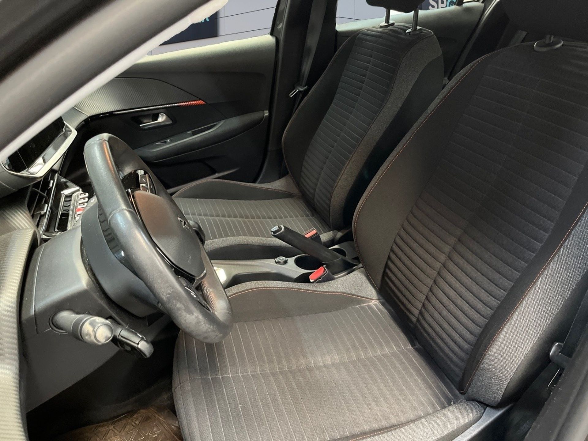 Peugeot 208 - 11