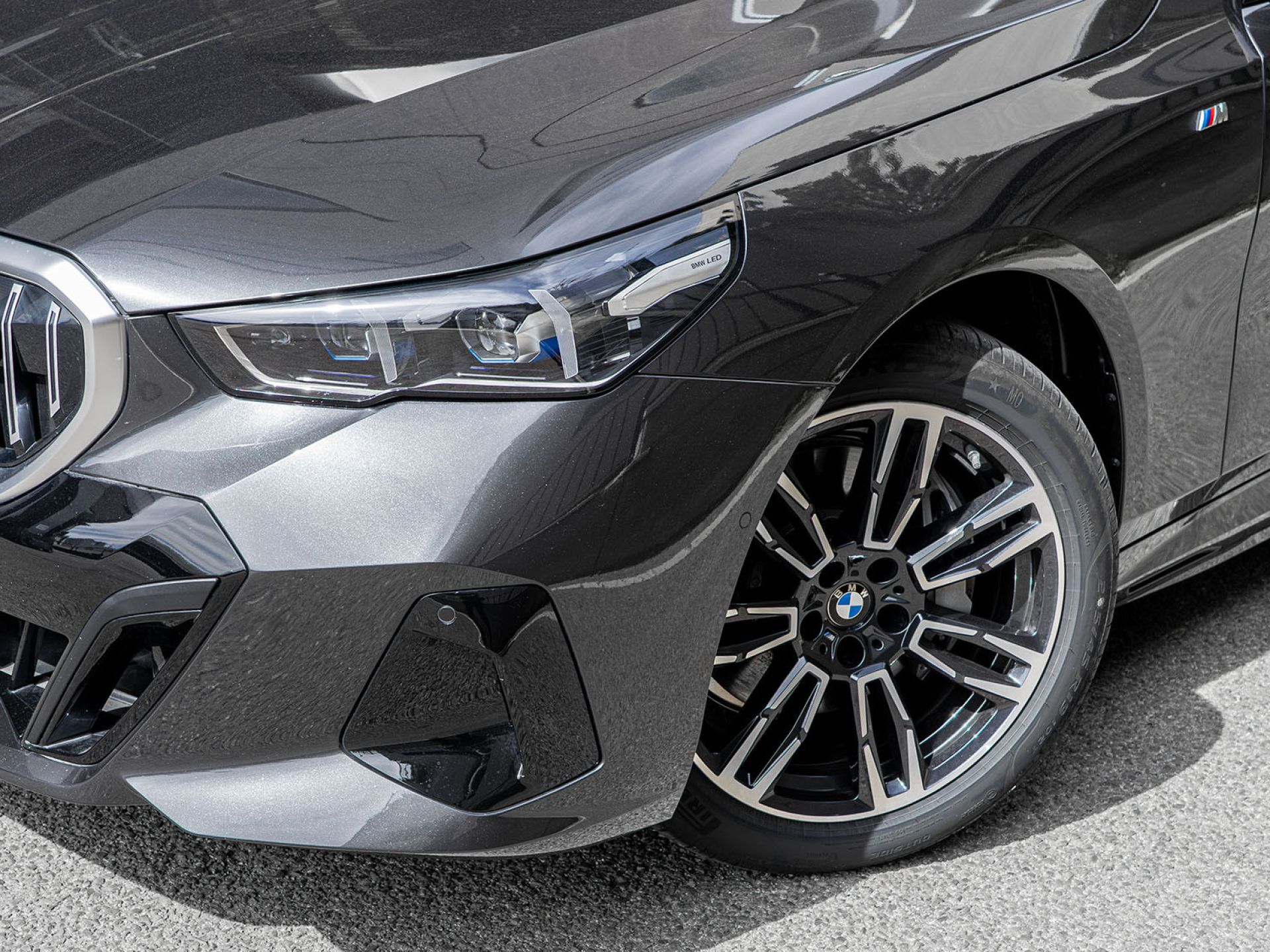 BMW i5 - 4