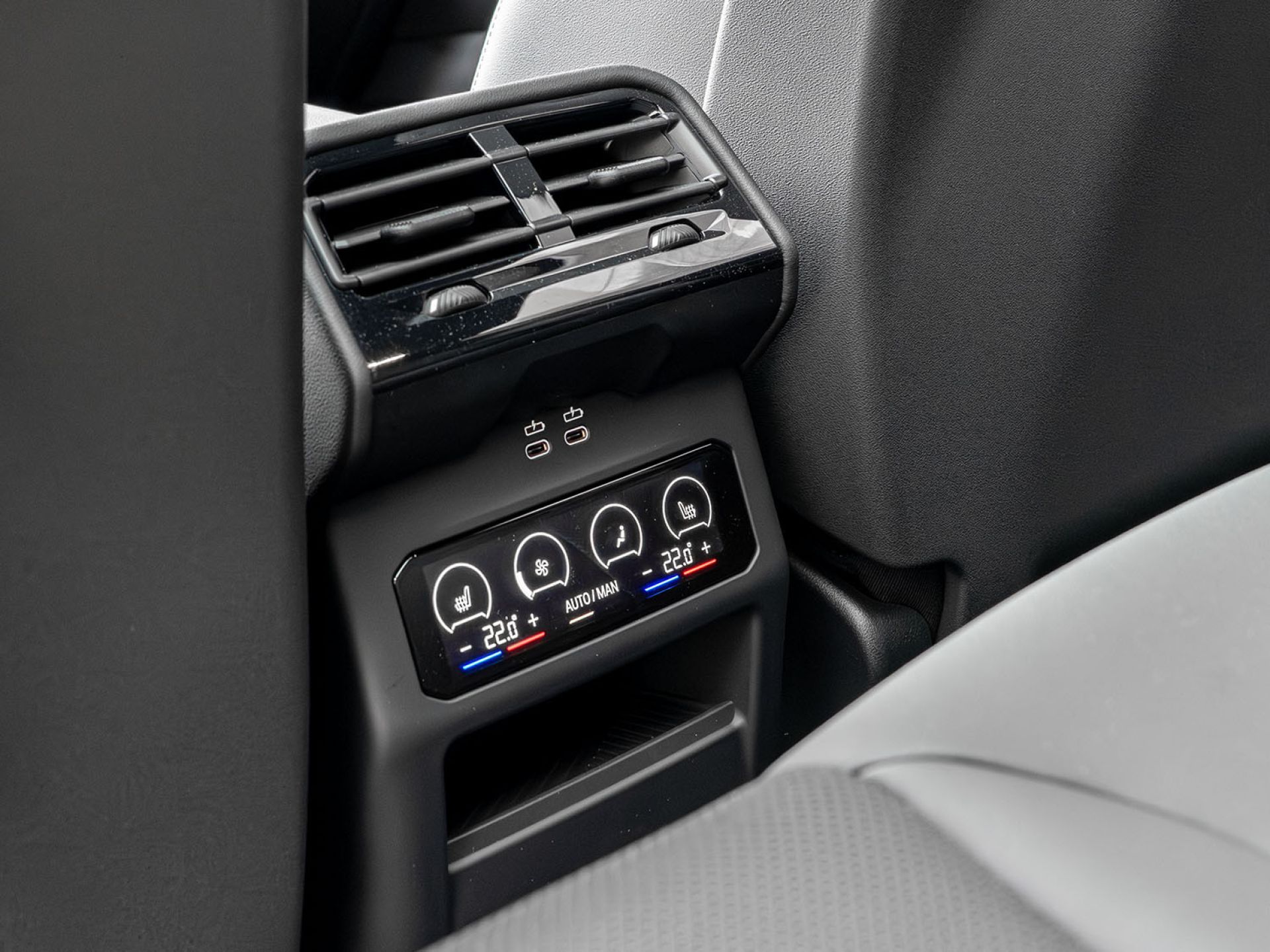 BMW i5 - 12