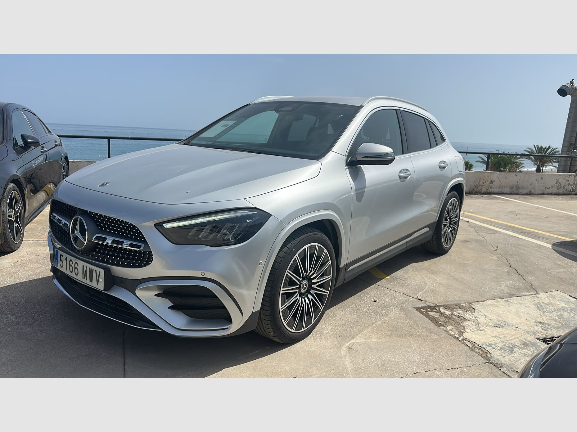 Mercedes-Benz GLA - 4