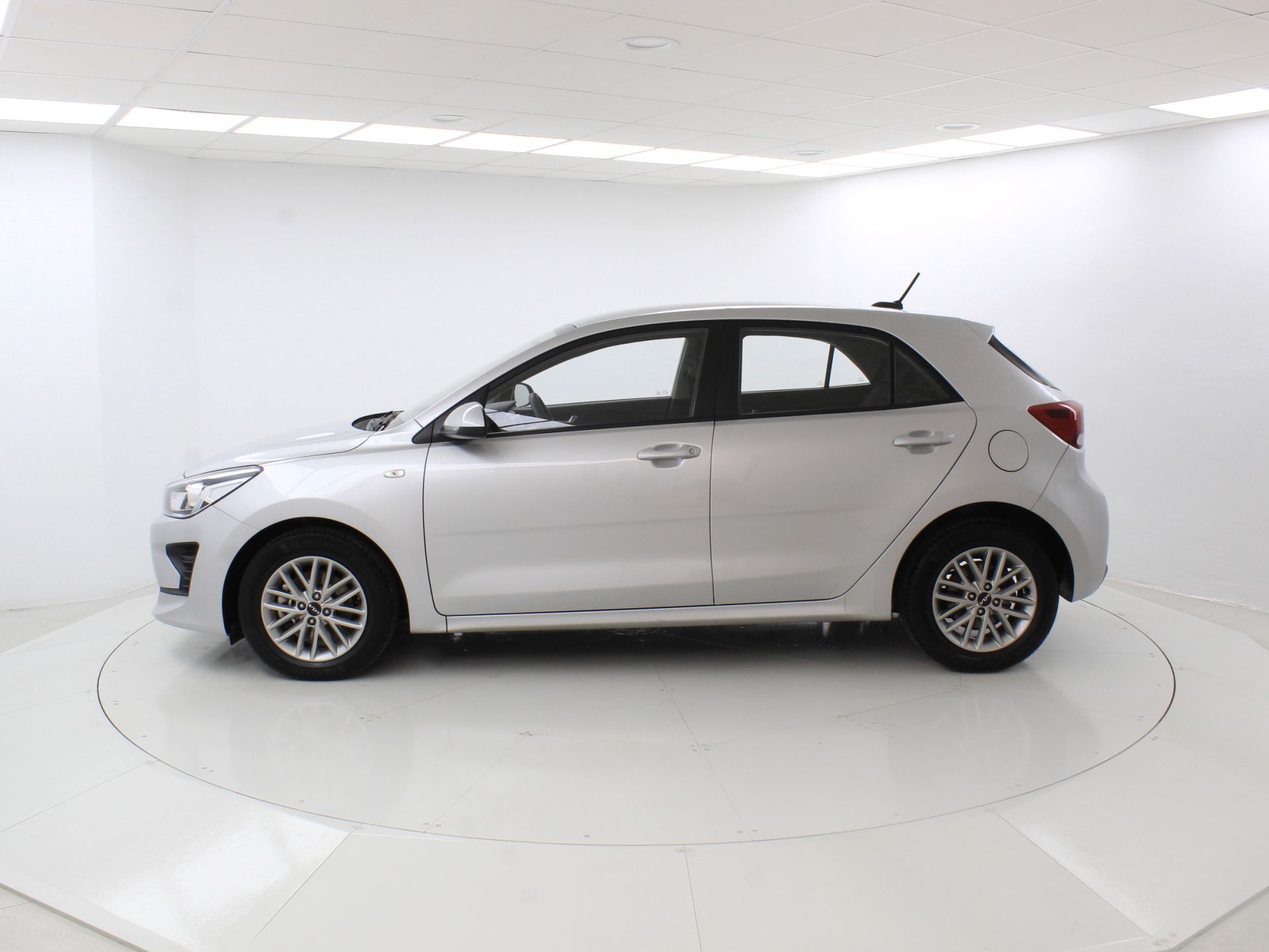 Kia Rio - 3