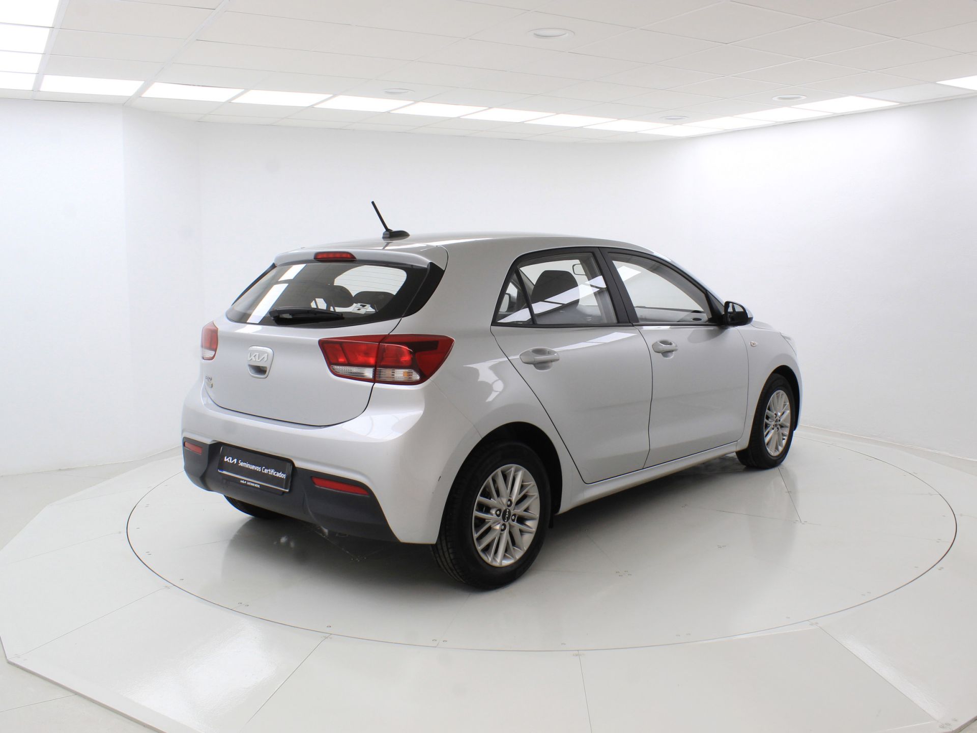 Kia Rio - 5